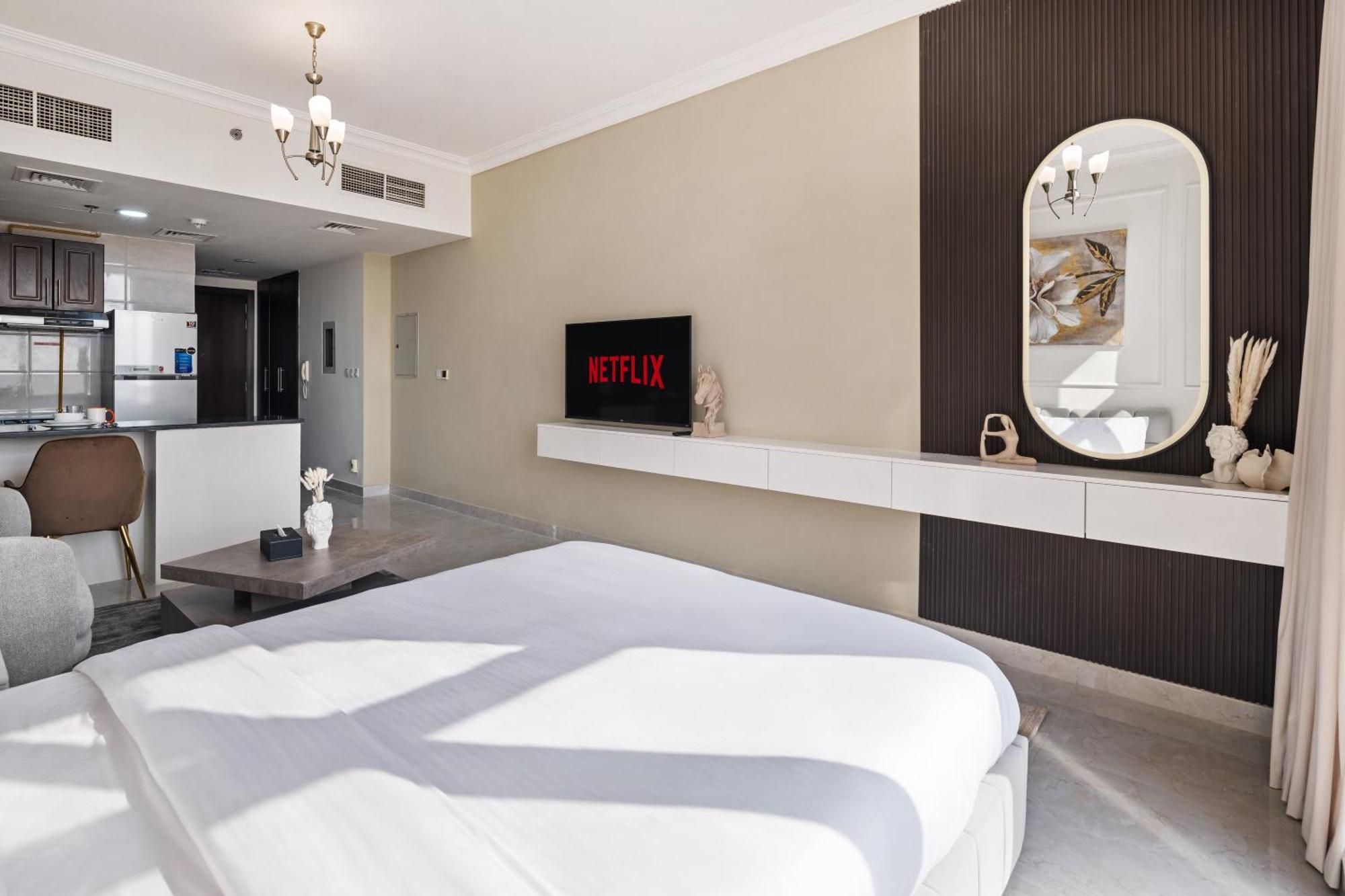 Designer In Prime Silicon Oasis Spot *