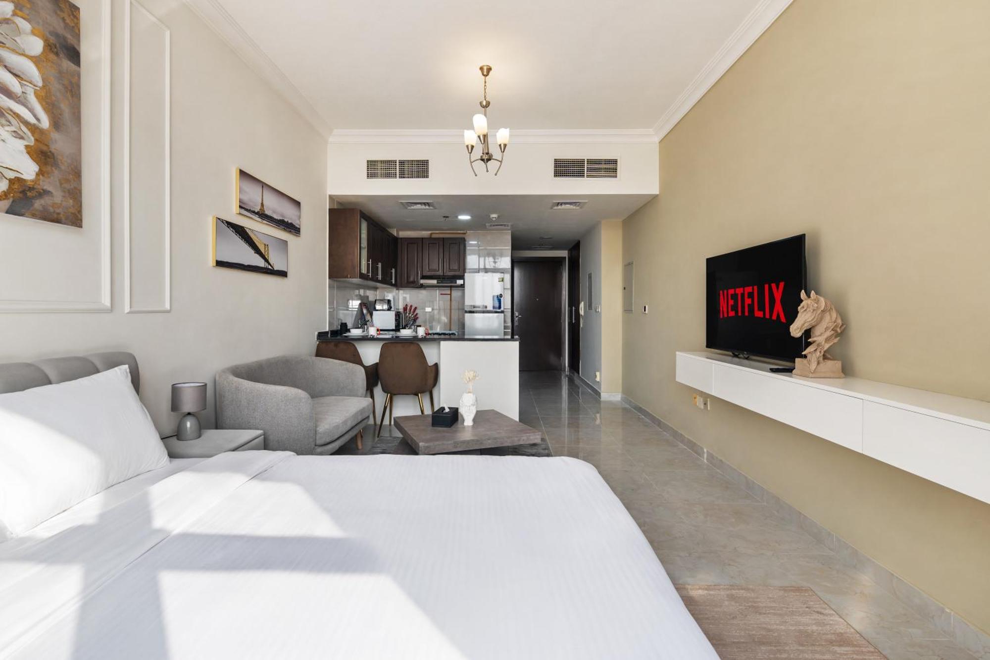 Designer In Prime Silicon Oasis Spot Apartment *