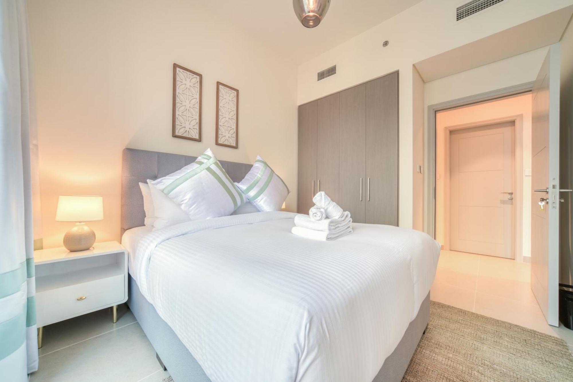 2, Downtown - Mint Apartment Dubai