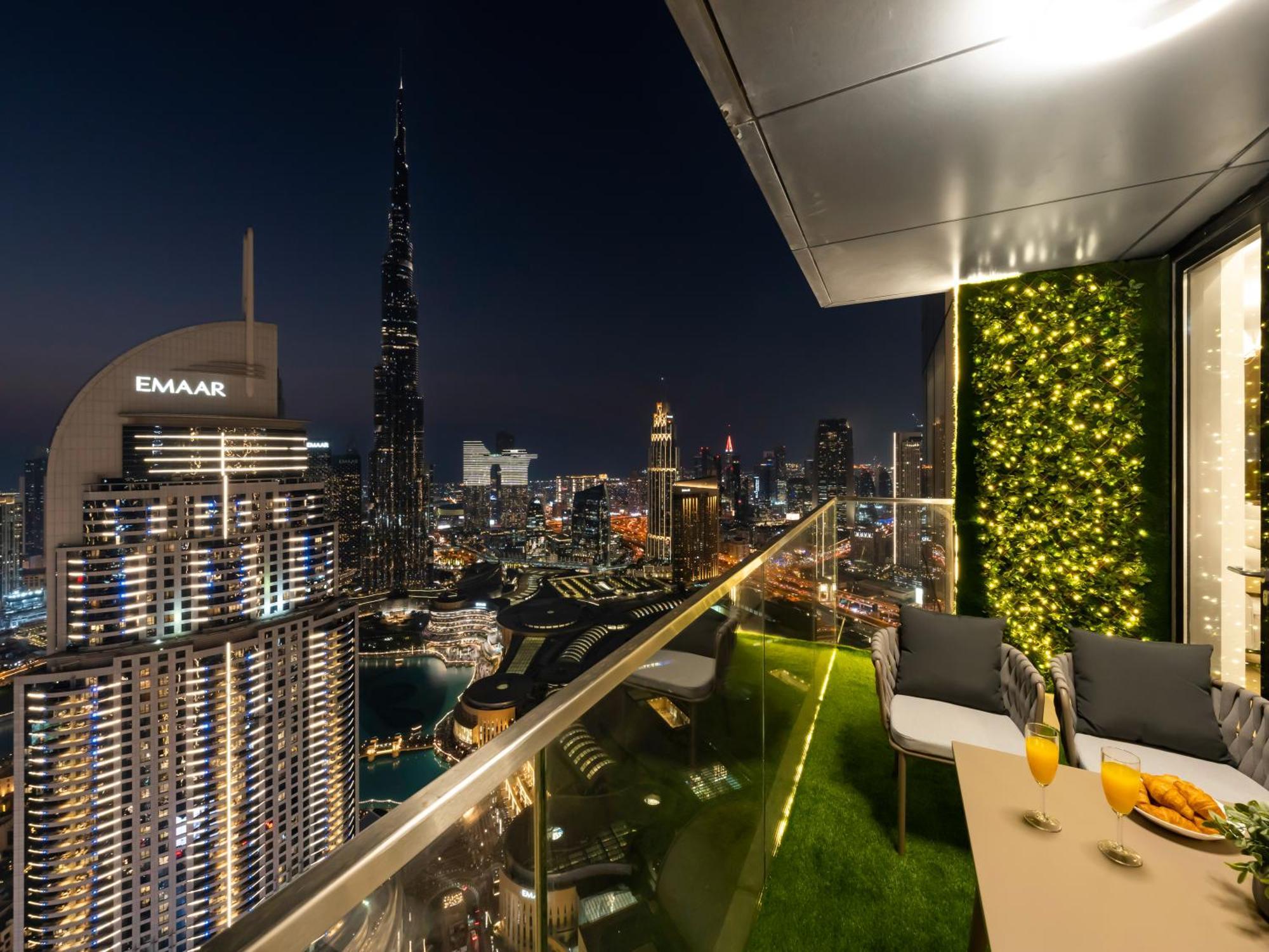Stunning 2br-burj View -connected To Mall * Dubai
