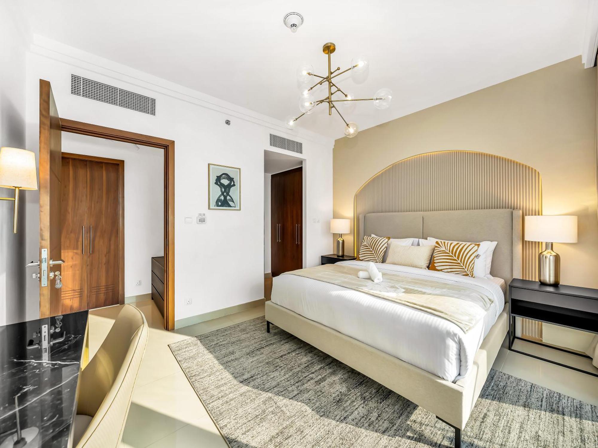 Stunning 2br-burj View -connected To Mall * Dubai