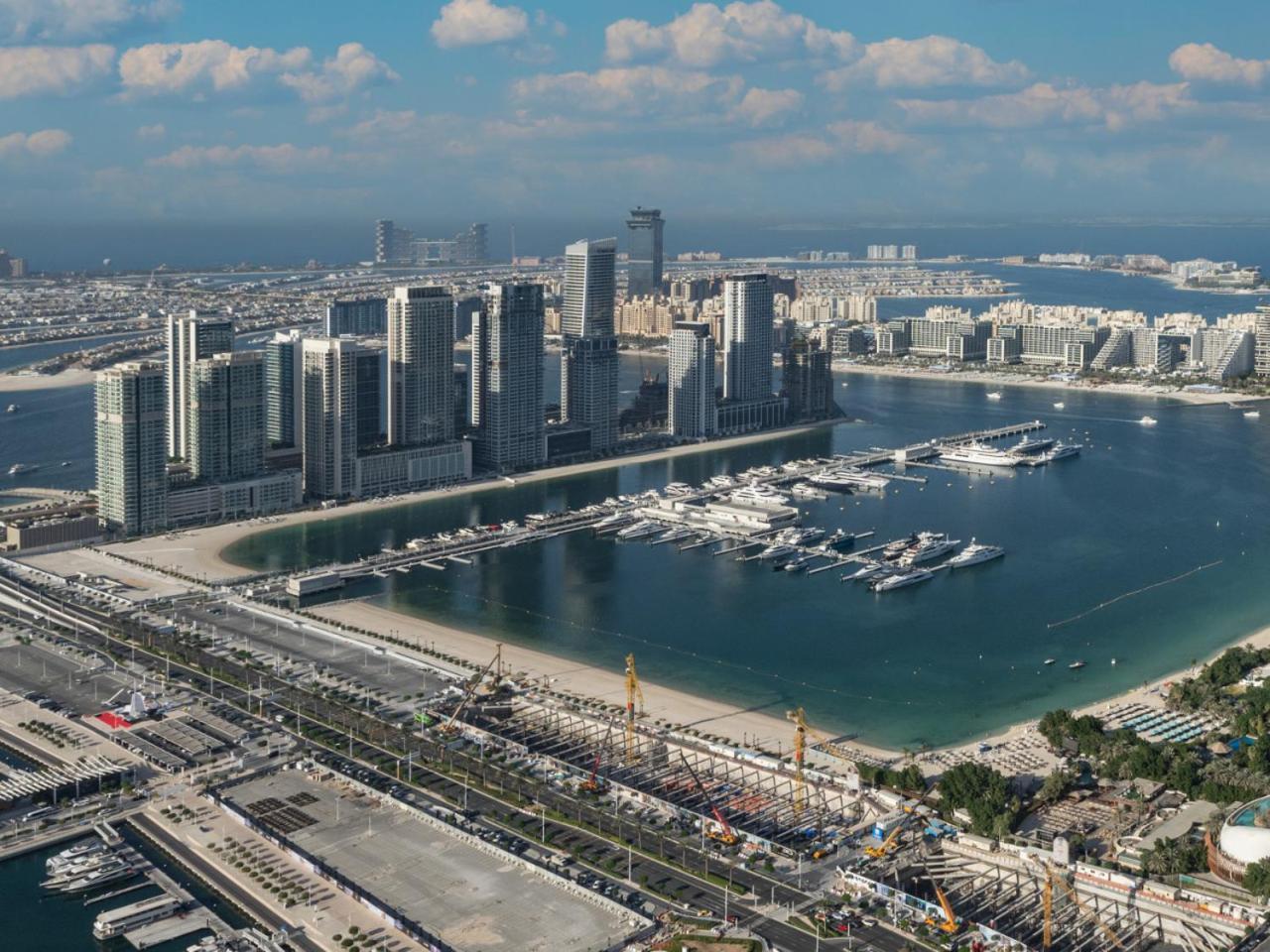 Sleek 1-bedroom Beachfront Escape In Marina Vista Dubai