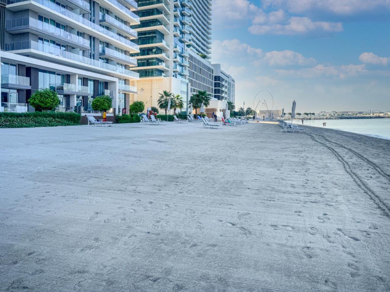Apartment Sleek 1-bedroom Beachfront Escape In Marina Vista