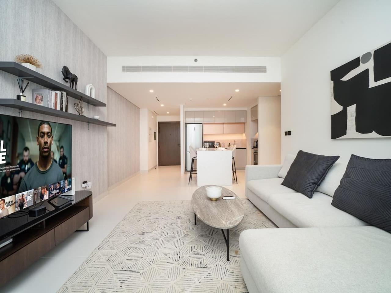 Sleek 1-bedroom Beachfront Escape In Marina Vista