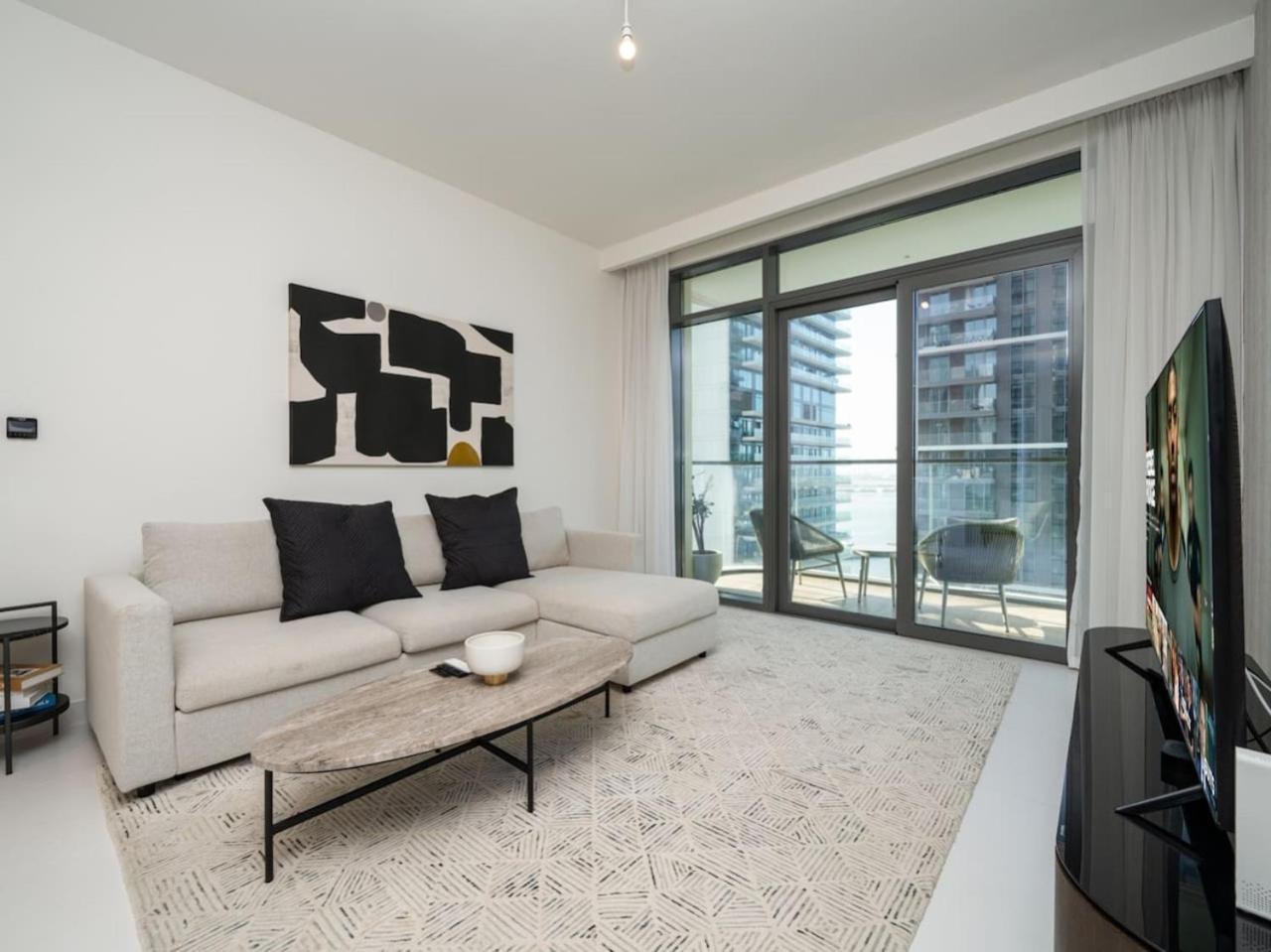 Sleek 1-bedroom Beachfront Escape In Marina Vista Apartment