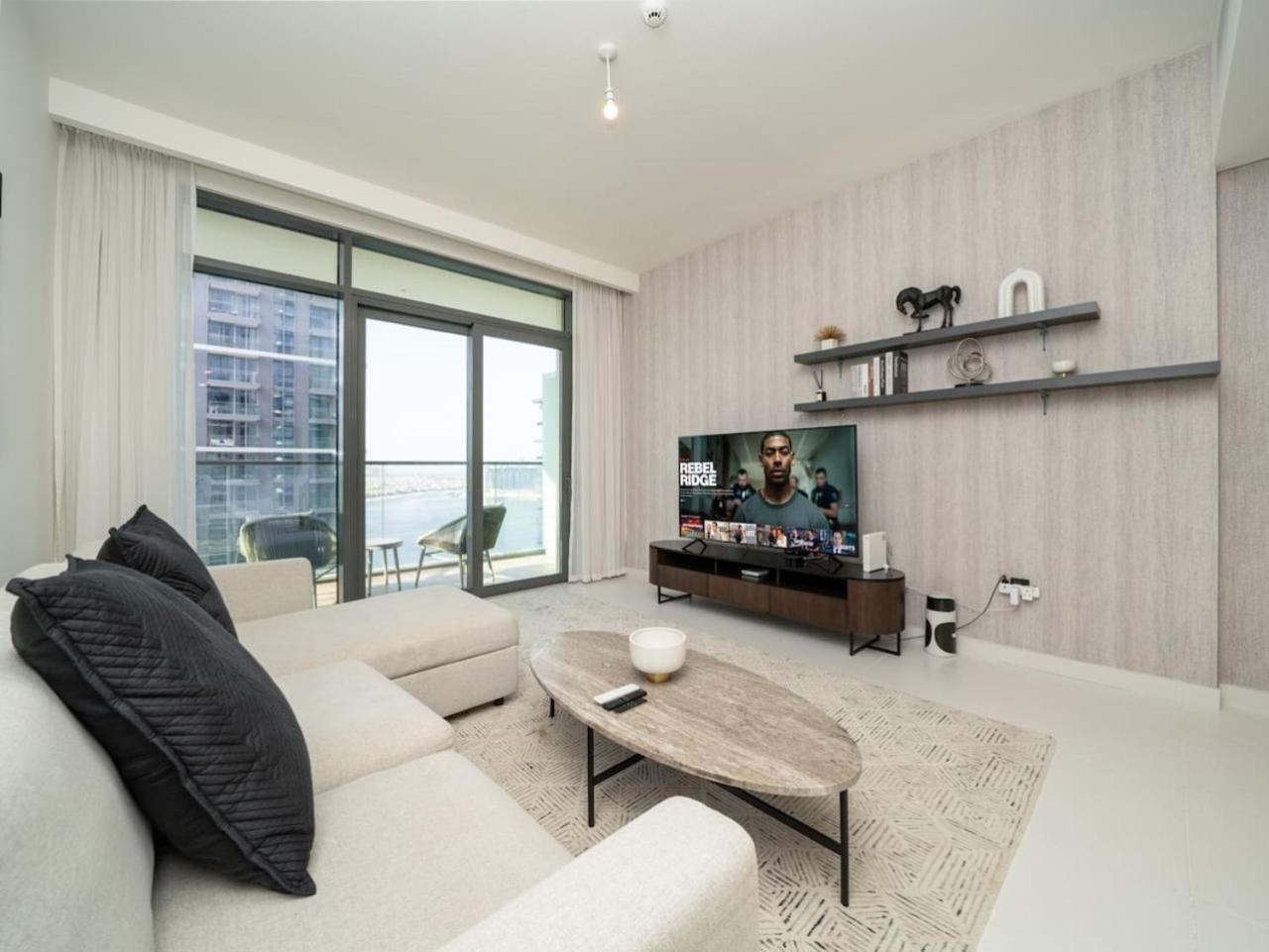 Sleek 1-bedroom Beachfront Escape In Marina Vista *