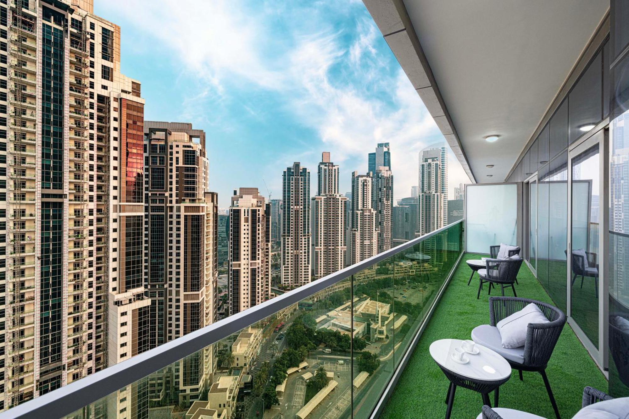 Panoramic Burj Khalifa Views-64th Floor Infinity Pool *