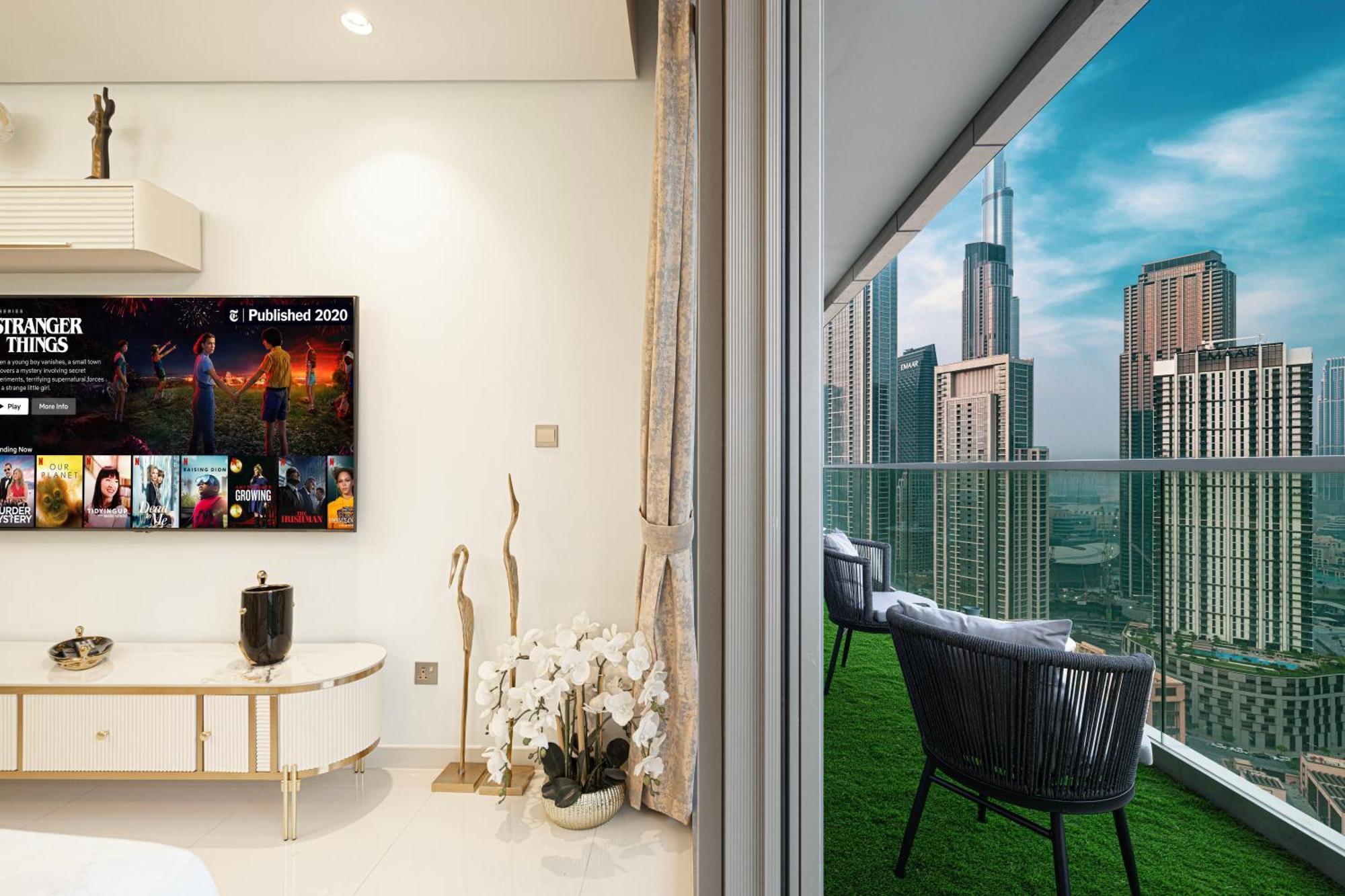 Panoramic Burj Khalifa Views-64th Floor Infinity Pool Apartment
