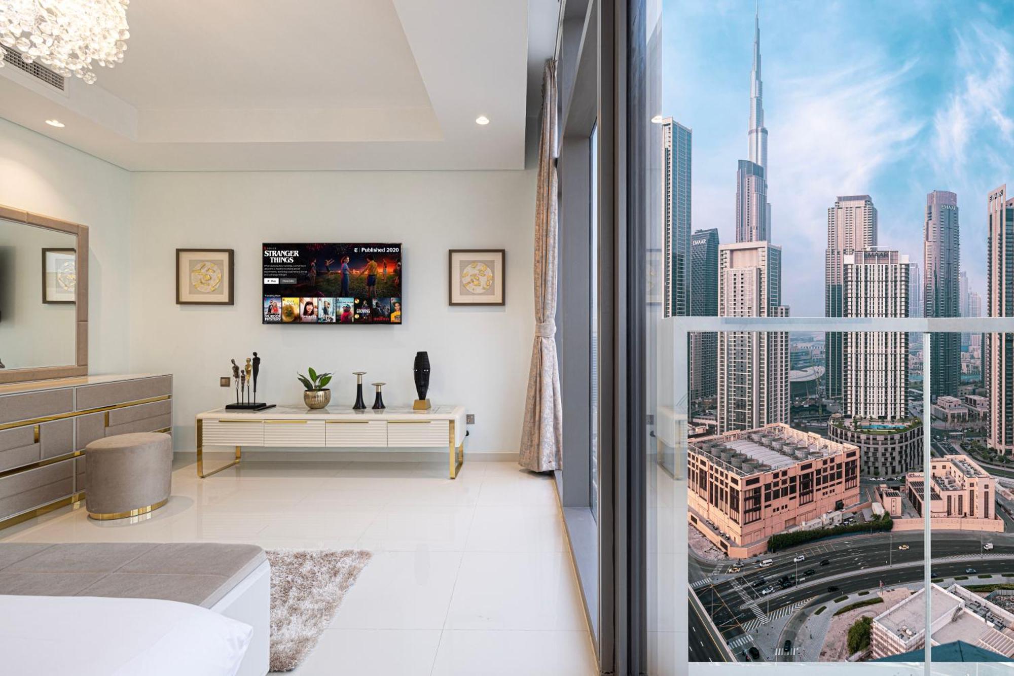 Panoramic Burj Khalifa Views-64th Floor Infinity Pool Apartment Dubai