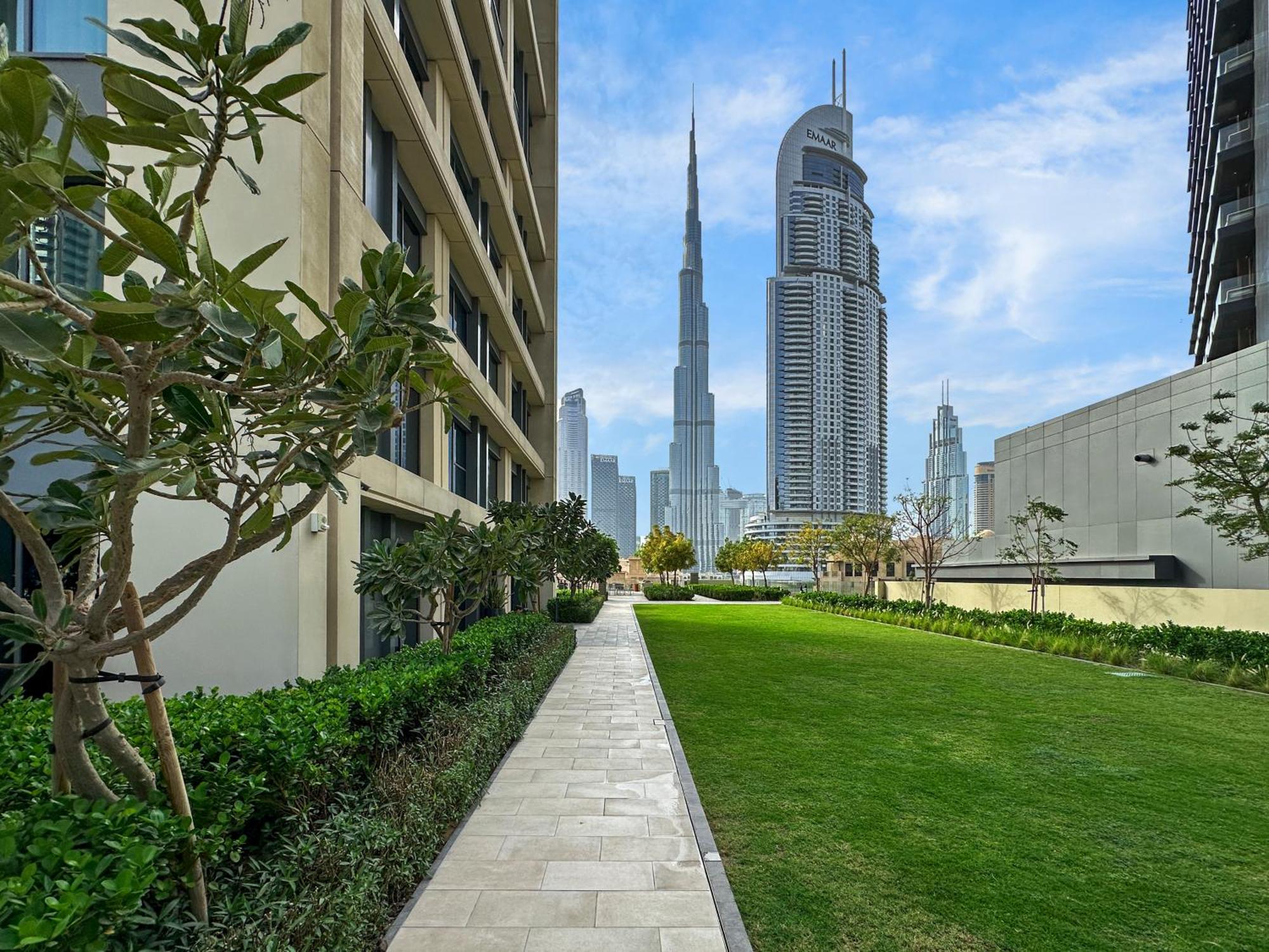 View In And Burj Khalifa View - 2 Bedroom - 3 Beds Apartment *