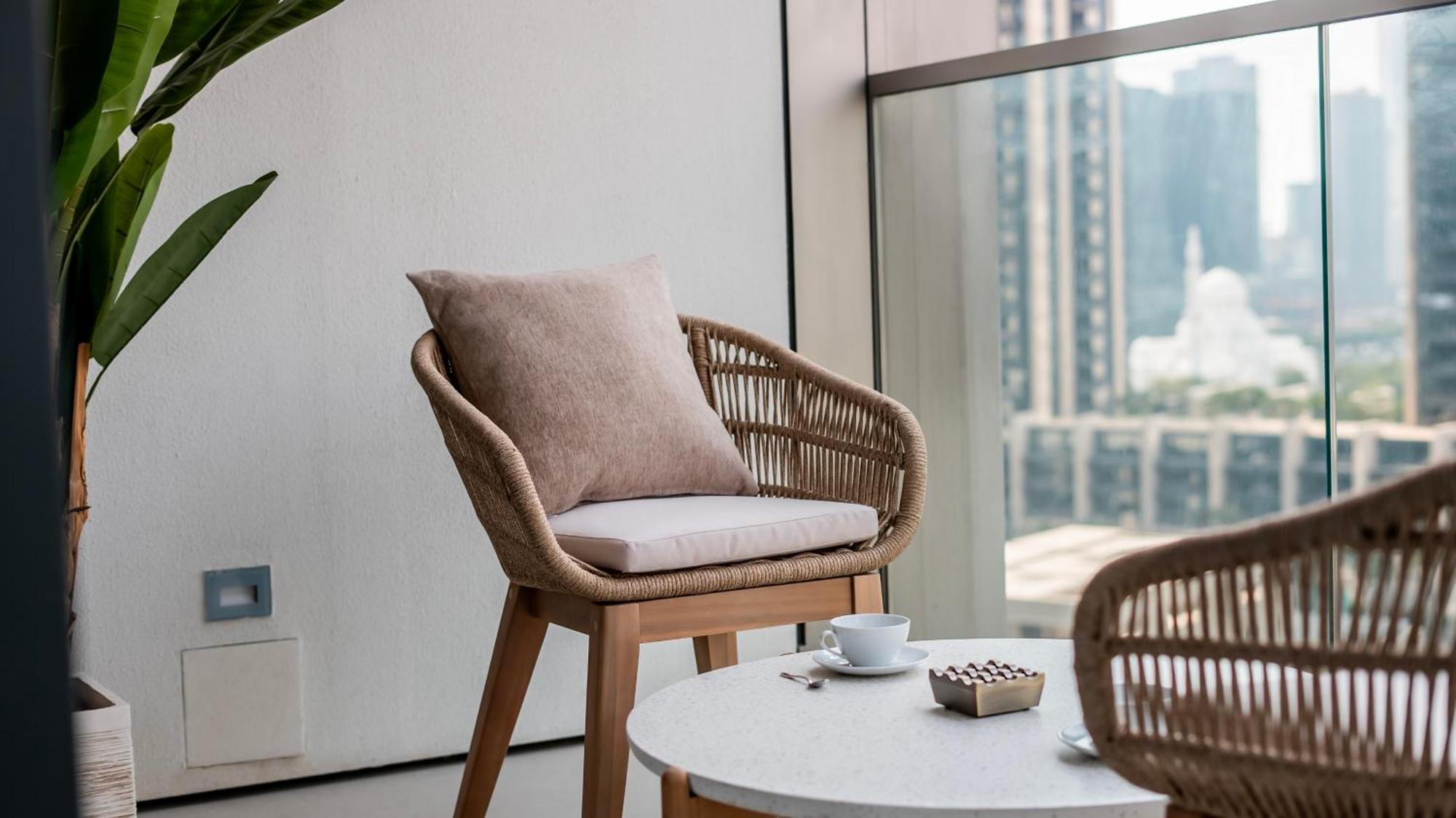 Luxury 1-bedroom In Downtown I Walk To Mall And Fountains Apartment