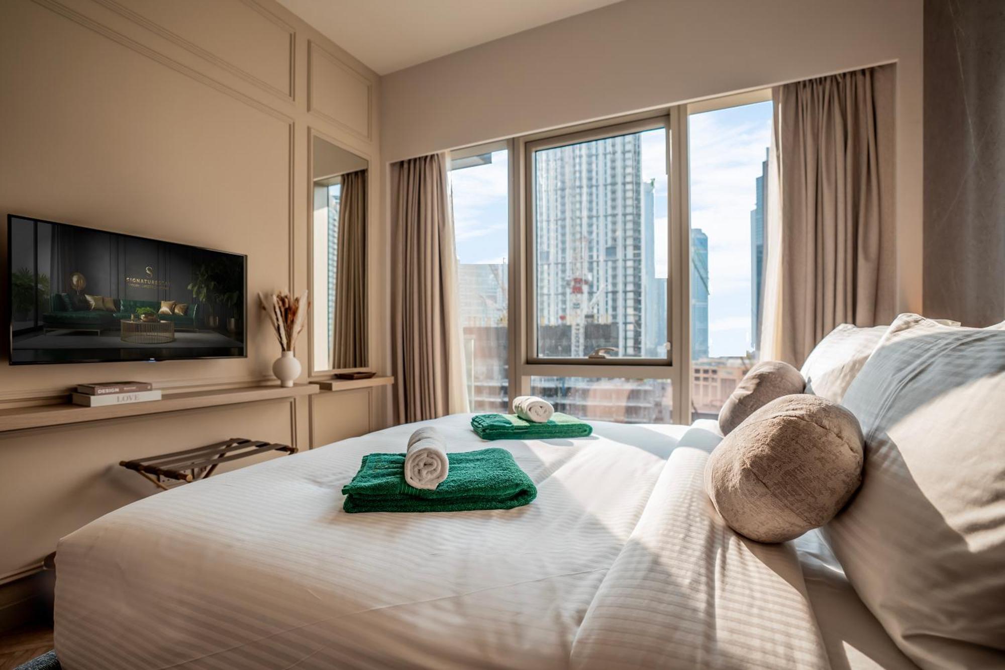 Luxury 1-bedroom In Downtown I Walk To Mall And Fountains Apartment Dubai