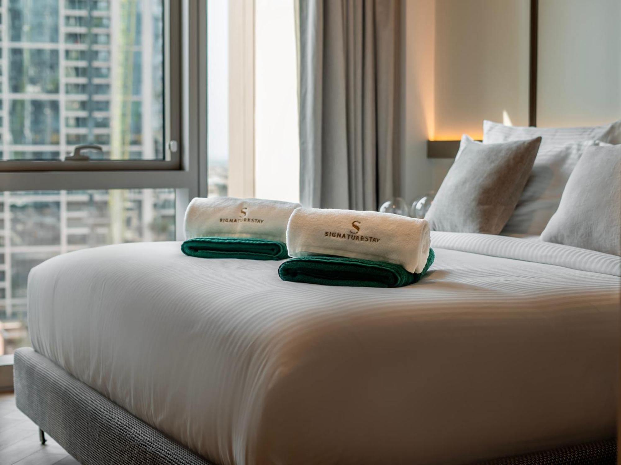 Luxury 1-bedroom In Downtown I Walk To Mall And Fountains Apartment Dubai