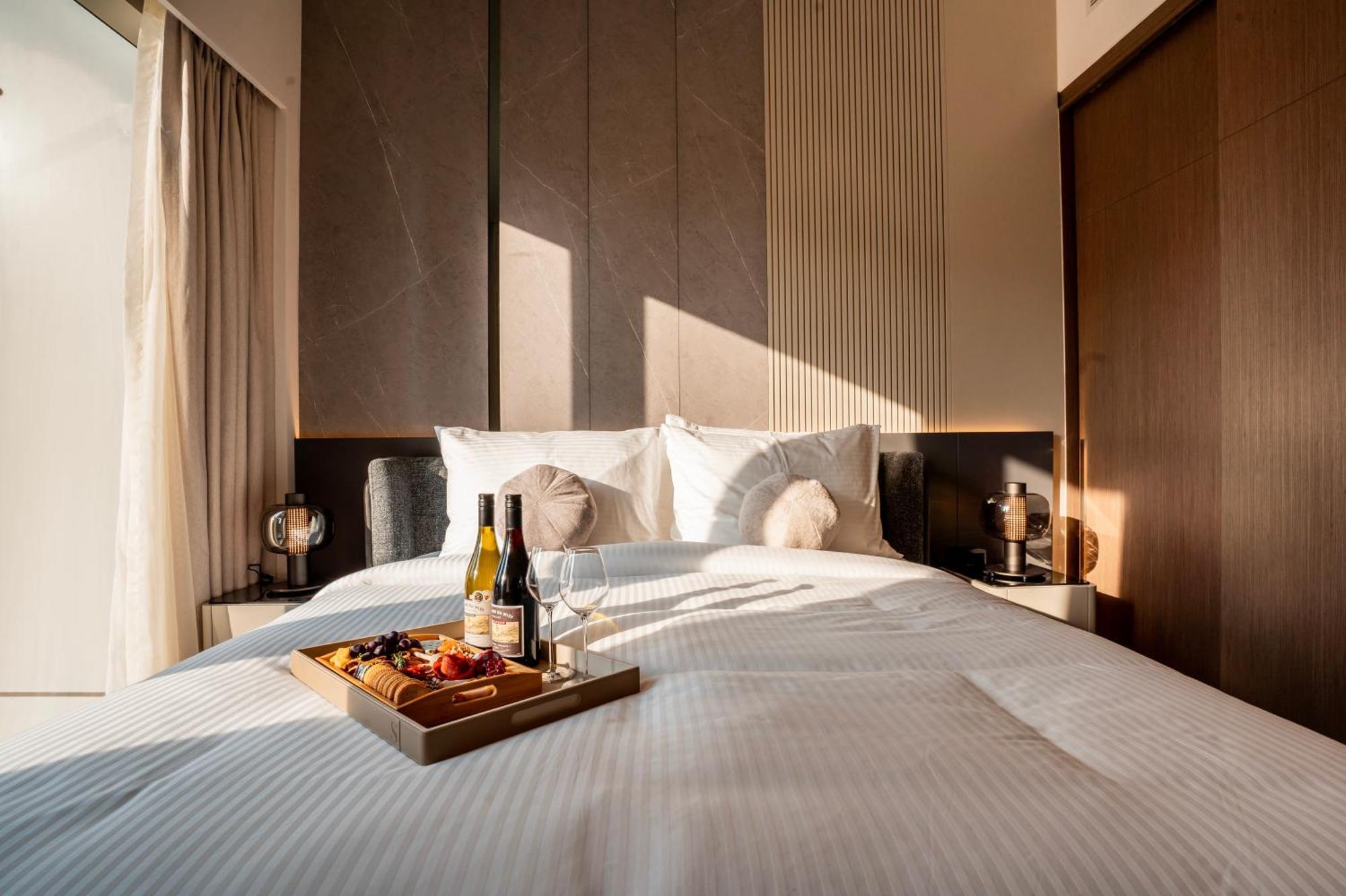 Apartment Luxury 1-bedroom In Downtown I Walk To Mall And Fountains Dubai