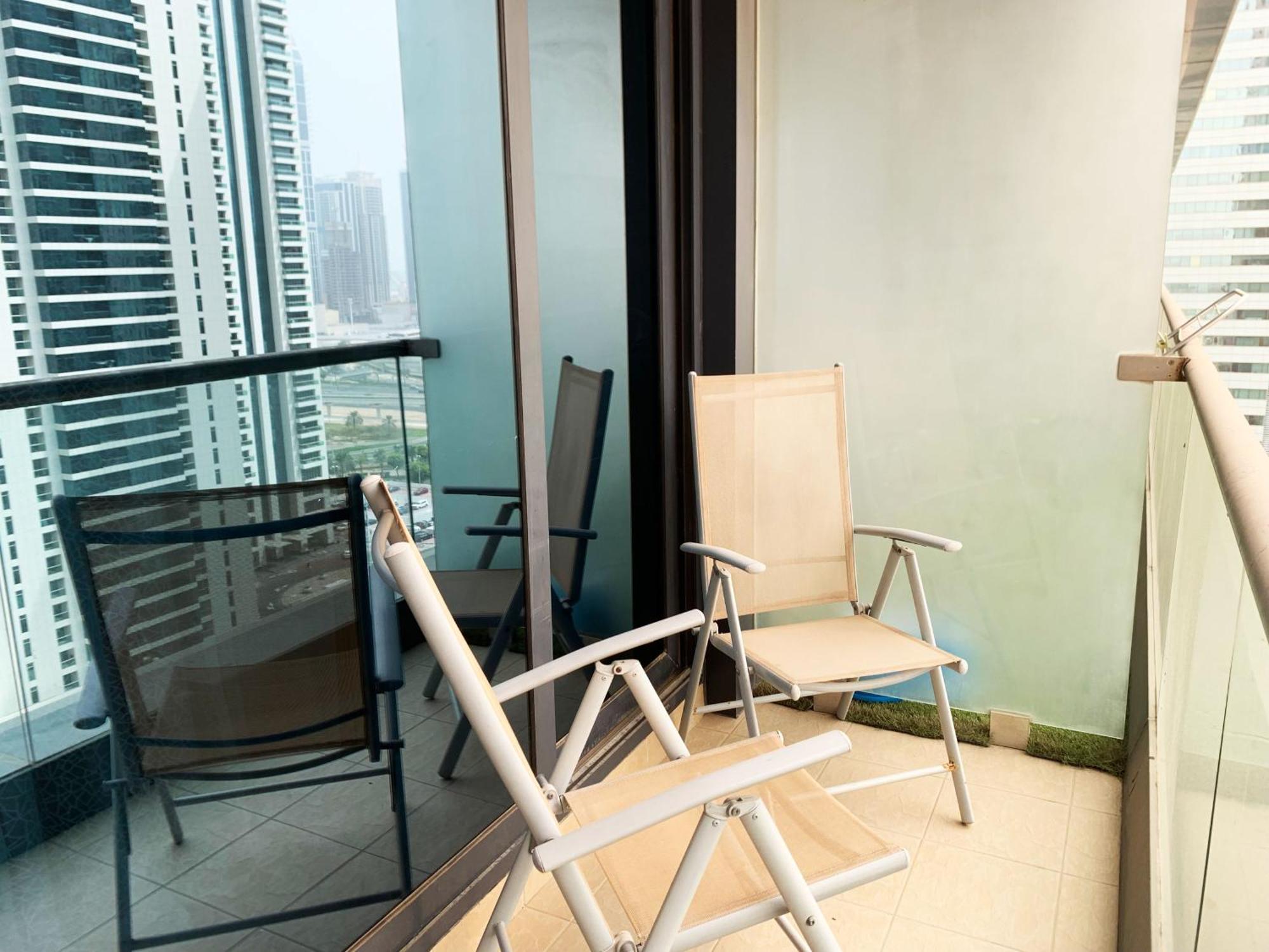 Click - Jlt - 2 Bedroom & Balcony Lakes View Entire -az *
