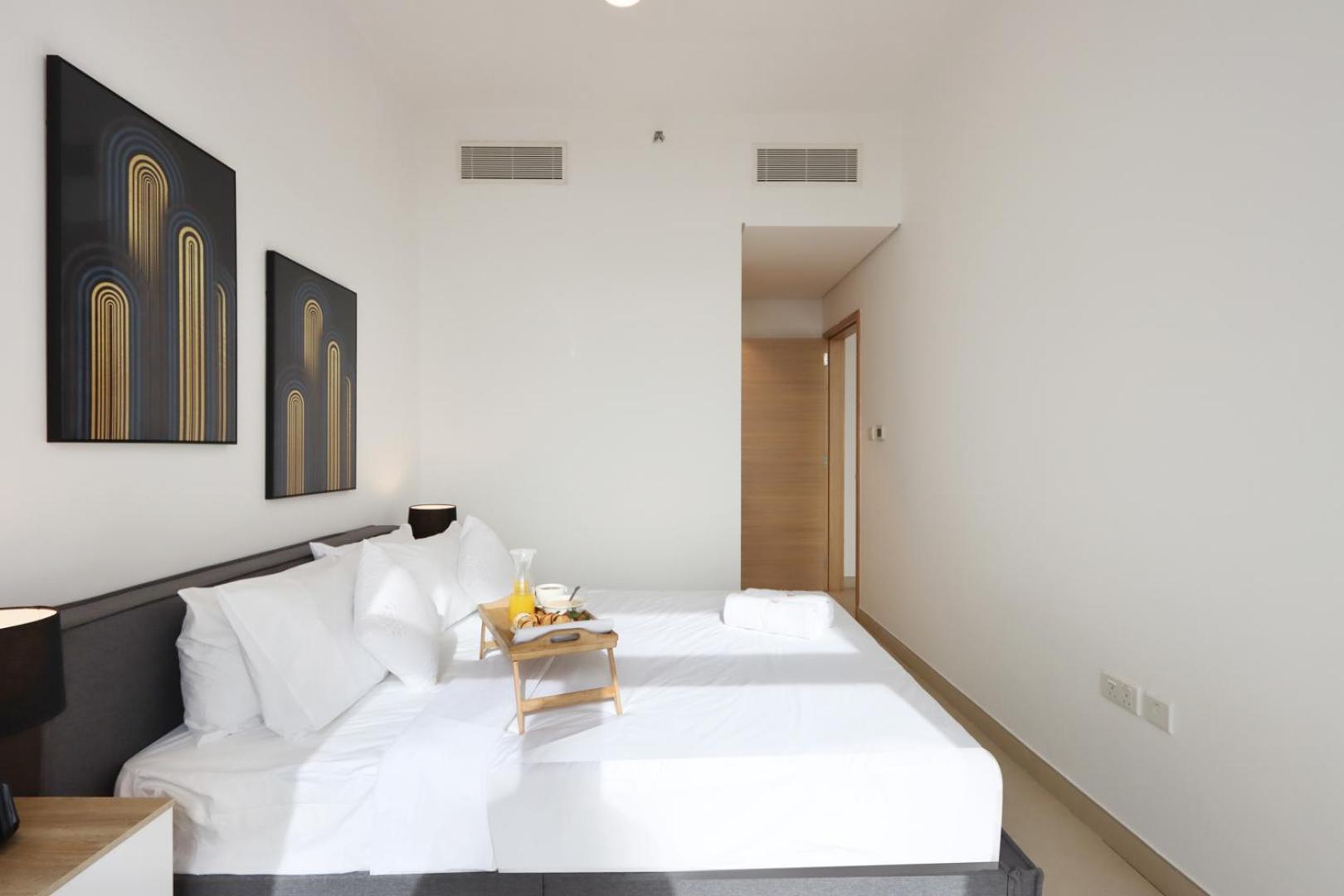 Livbnb-2b With Skyline Views, Al Jaddaf Dubai