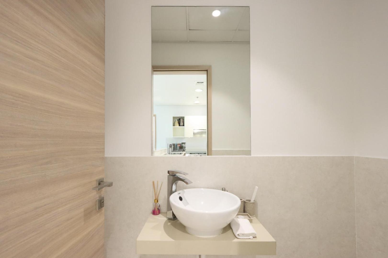 Livbnb-2b With Skyline Views, Al Jaddaf *