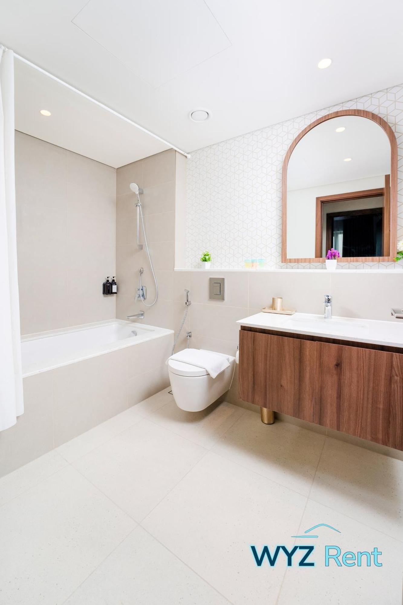 Chic 2 Bedroom In Vida Residences Creek-beach Access