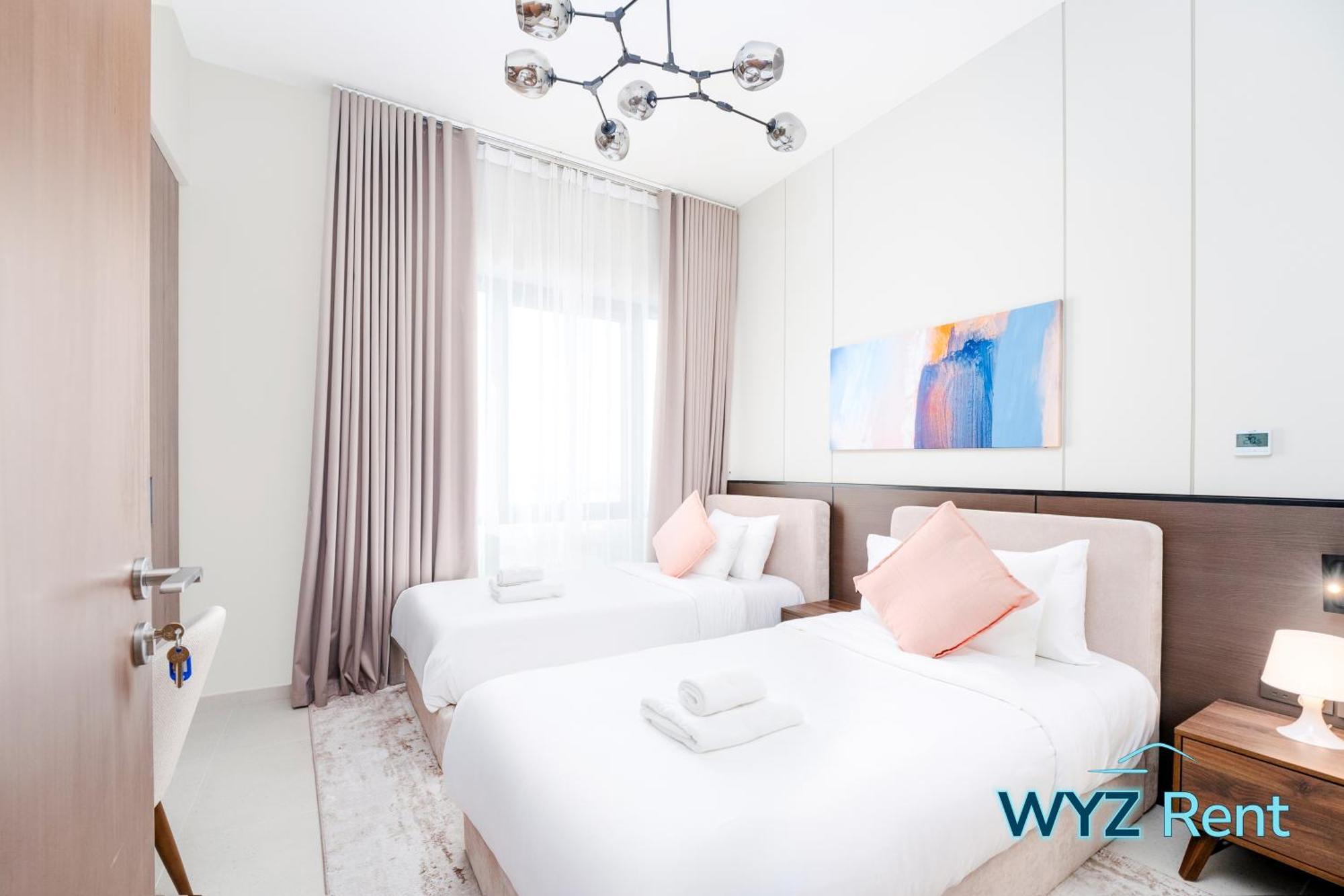 Chic 2 Bedroom In Vida Residences Creek-beach Access Apartment