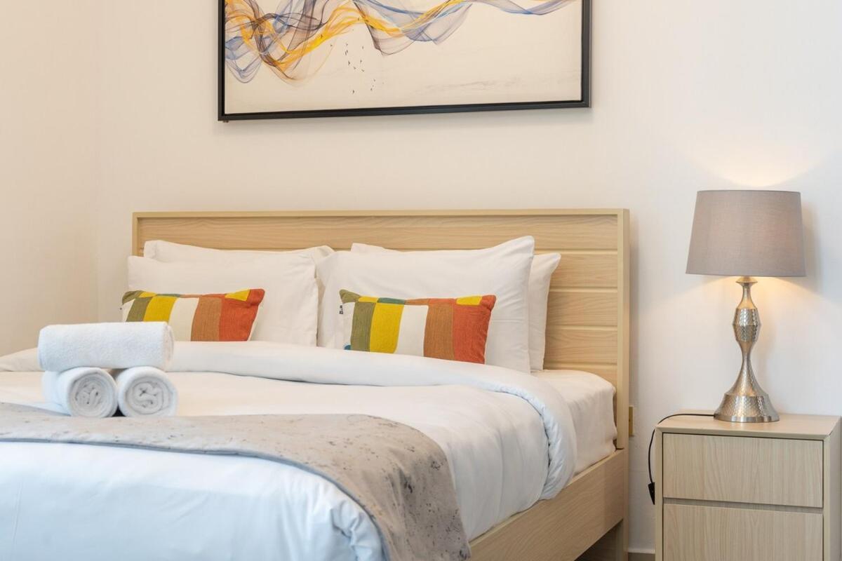 Cozy And Bright 2-bedroom In Business Bay * Dubai