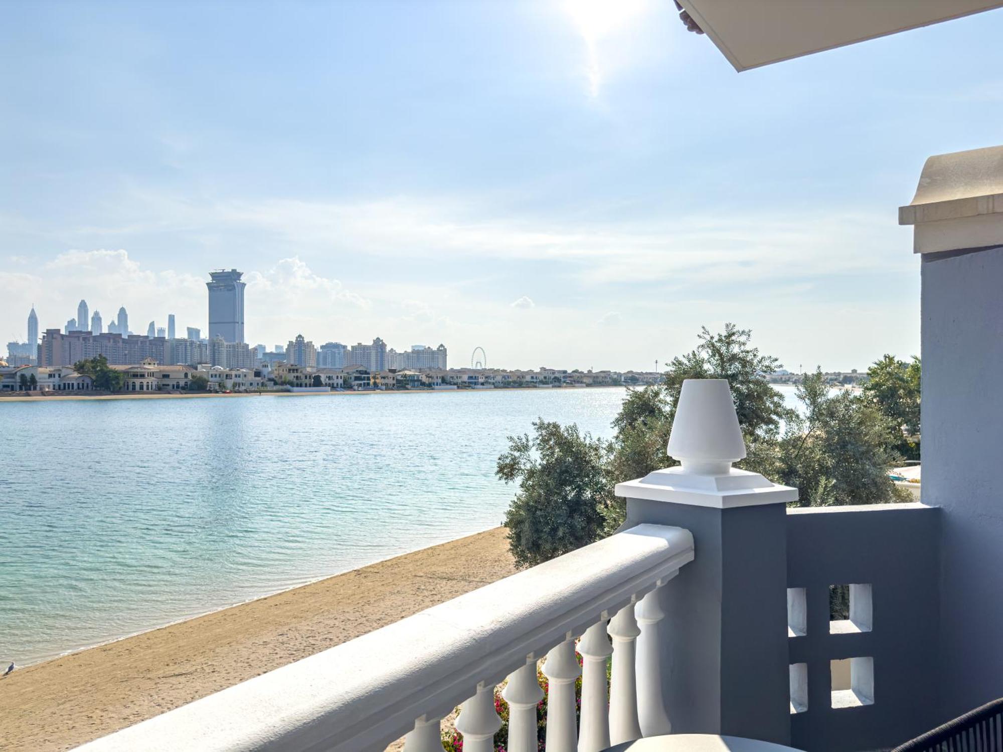 Elegant 3br Upgraded With Pool & Access Villa *