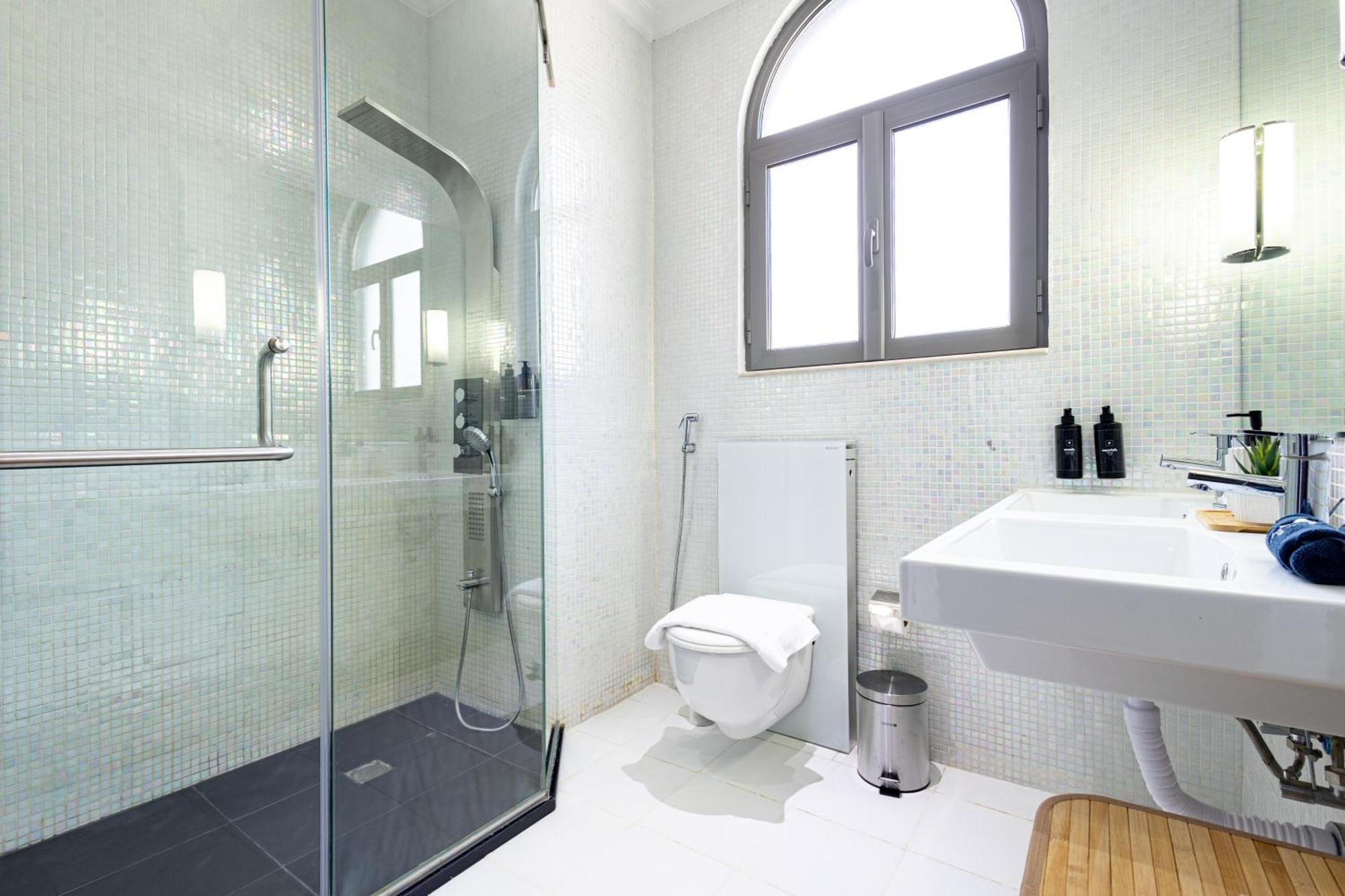 Villa Elegant 3br Upgraded With Pool & Access
