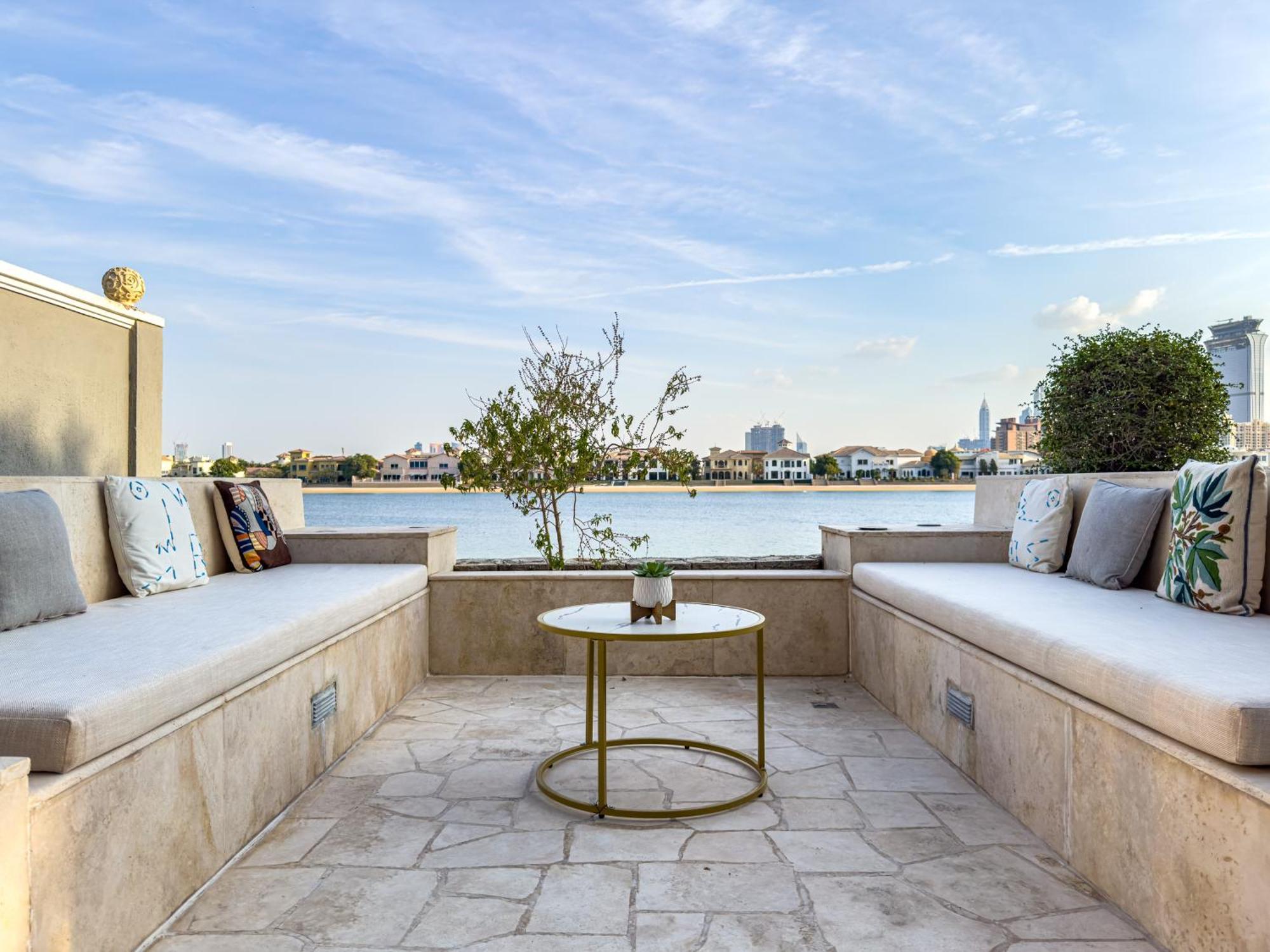 Villa Elegant 3br Upgraded With Pool & Access Dubai