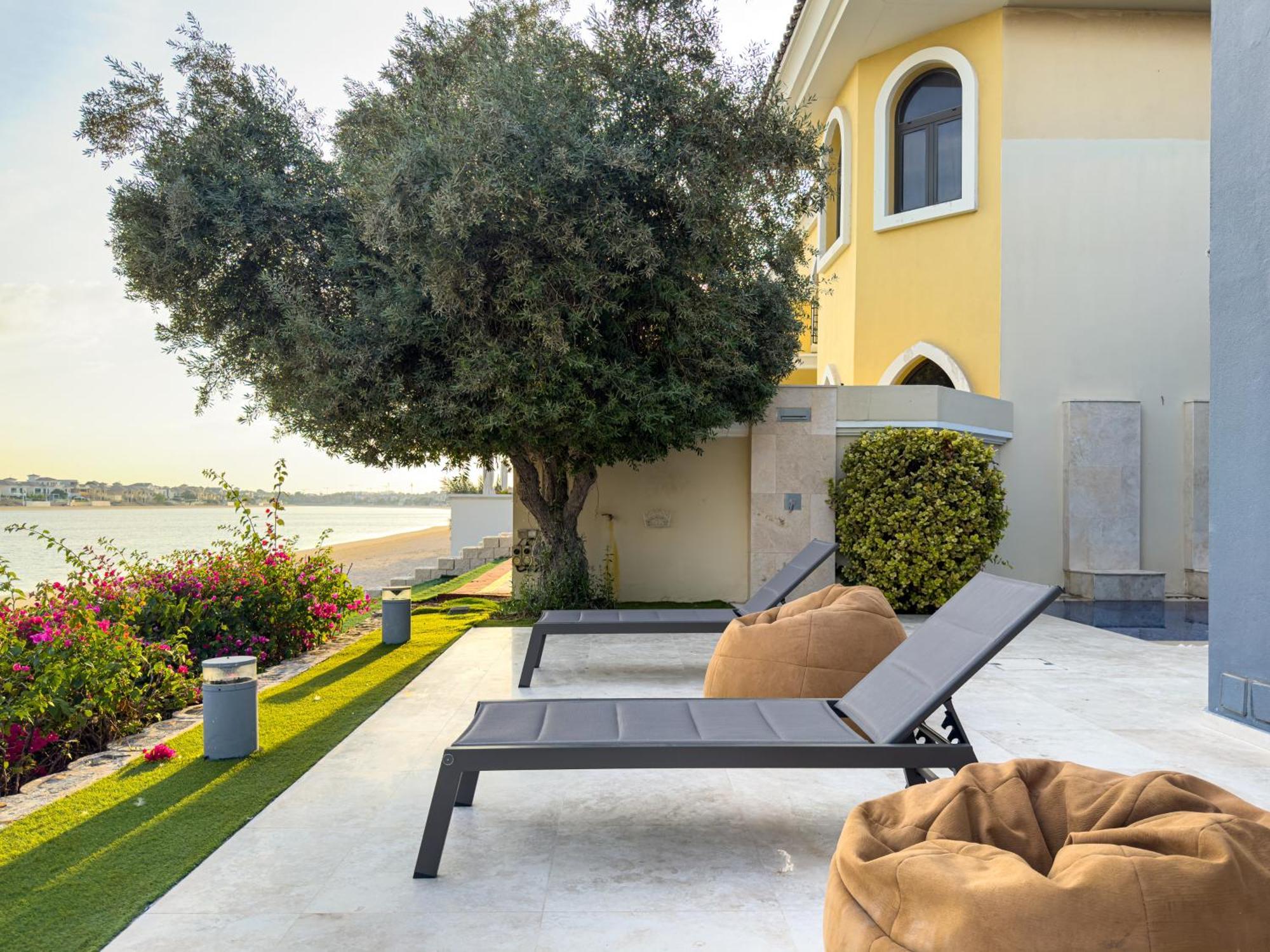 Villa Elegant 3br Upgraded With Pool & Access Dubai