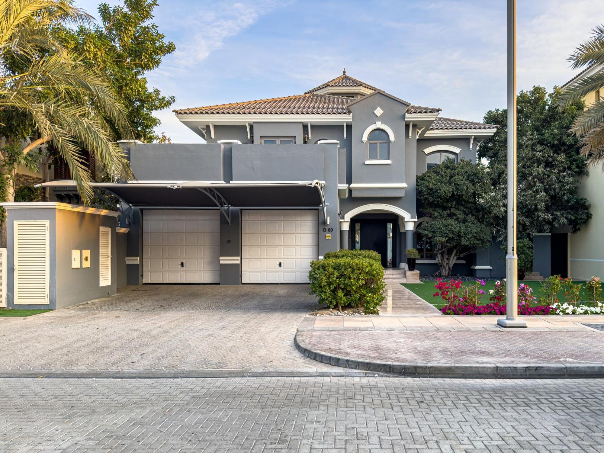 Elegant 3br Upgraded With Pool & Access *