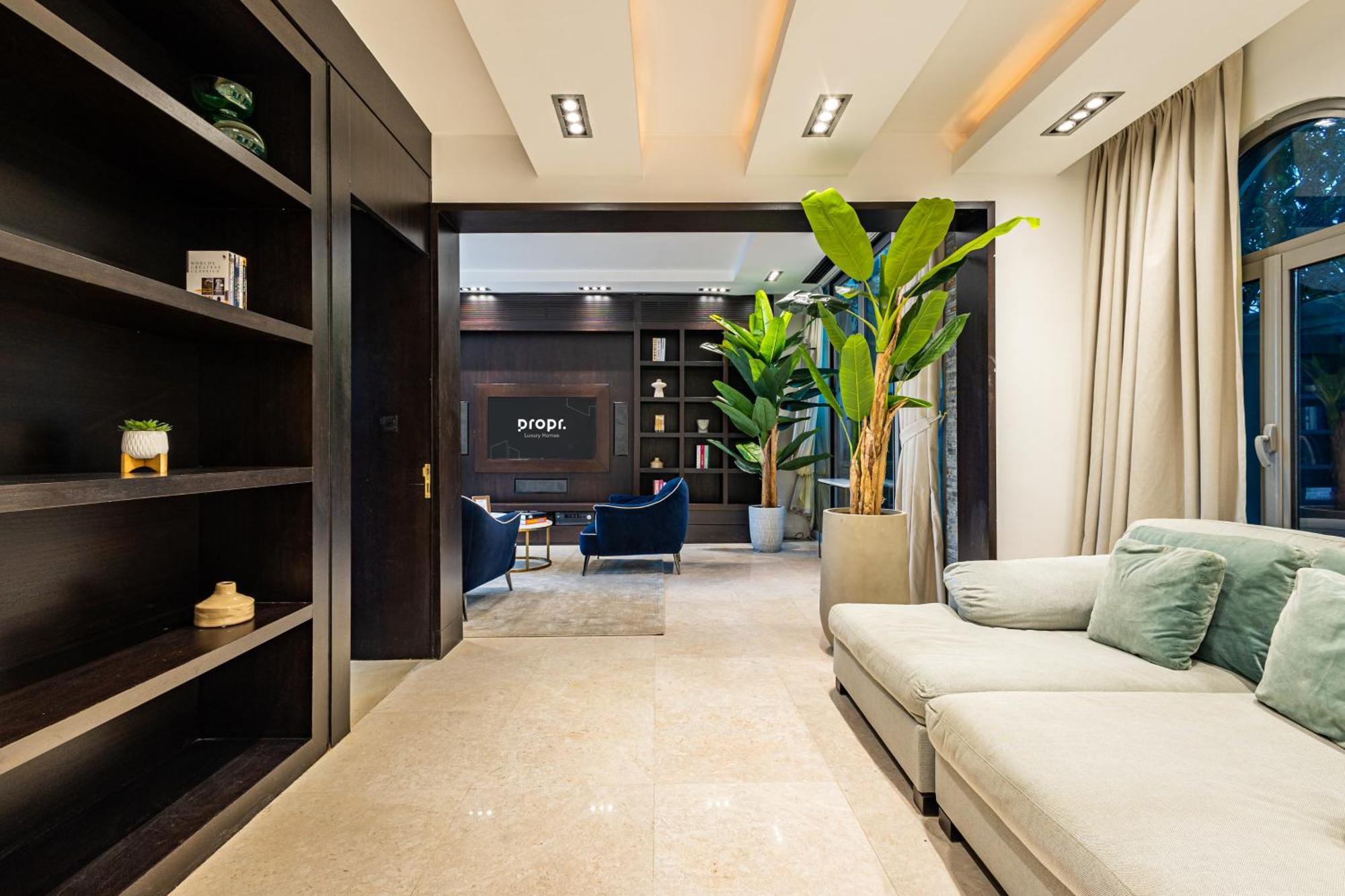 Elegant 3br Upgraded With Pool & Access Villa *
