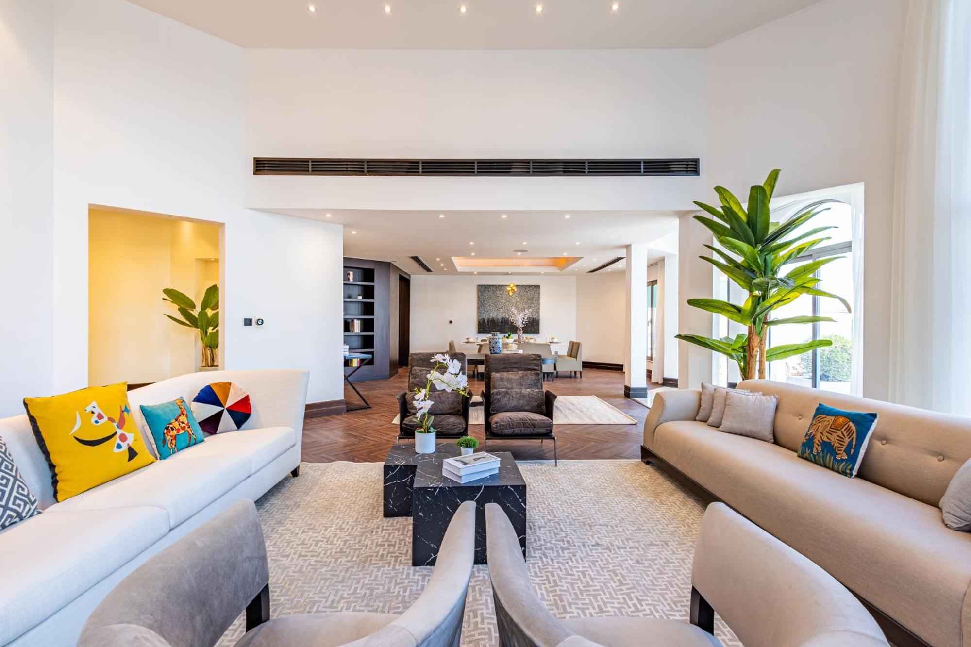 Elegant 3br Upgraded With Pool & Access Villa *