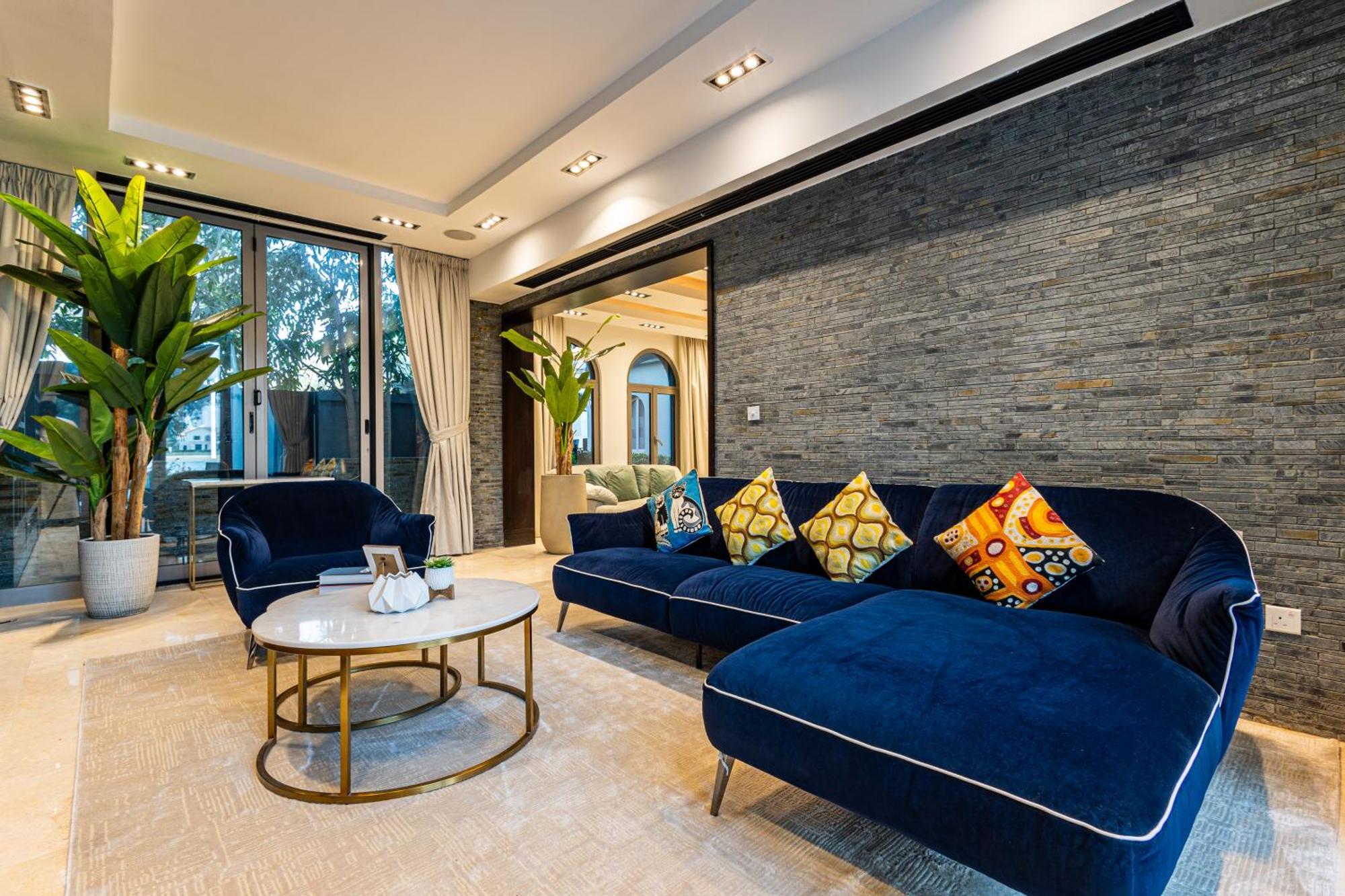 Elegant 3br Upgraded With Pool & Access Villa *