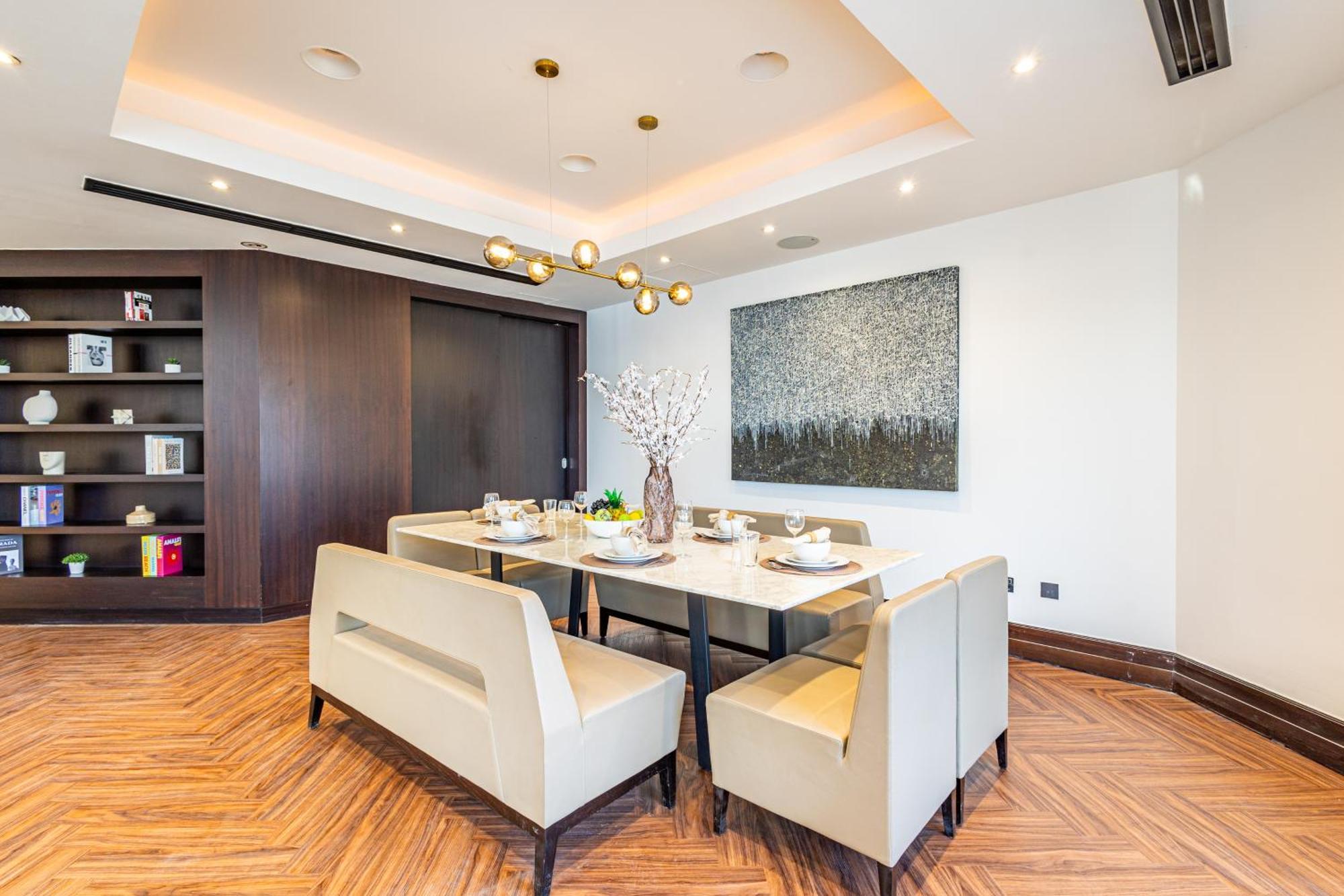 Elegant 3br Upgraded With Pool & Access Villa