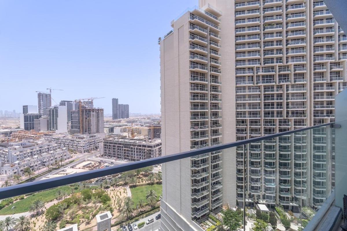 Elegant Studio With Skyline View In Jvc Apartment