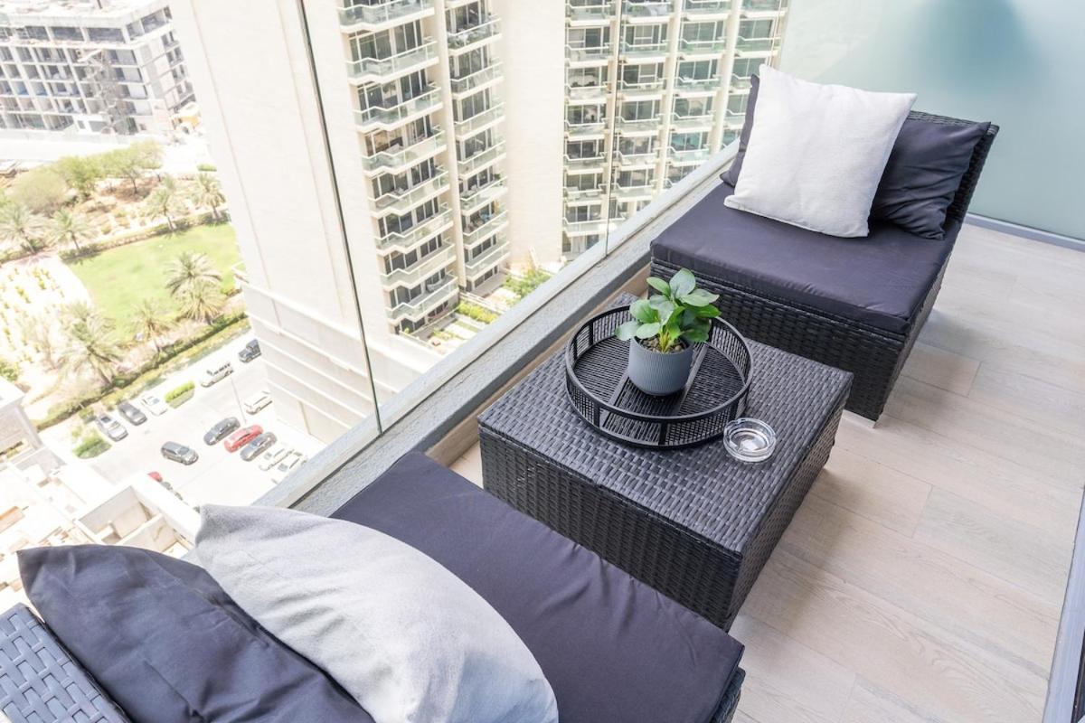 Elegant Studio With Skyline View In Jvc Apartment *