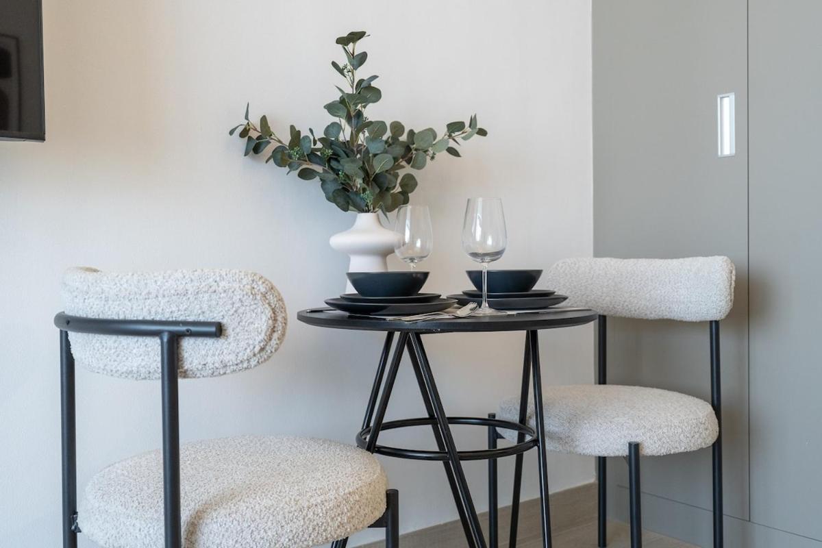 Elegant Studio With Skyline View In Jvc