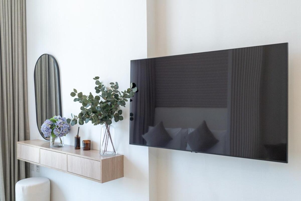 Elegant Studio With Skyline View In Jvc