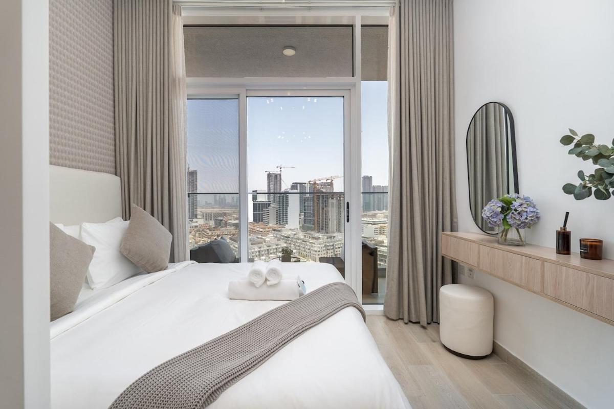Elegant Studio With Skyline View In Jvc *