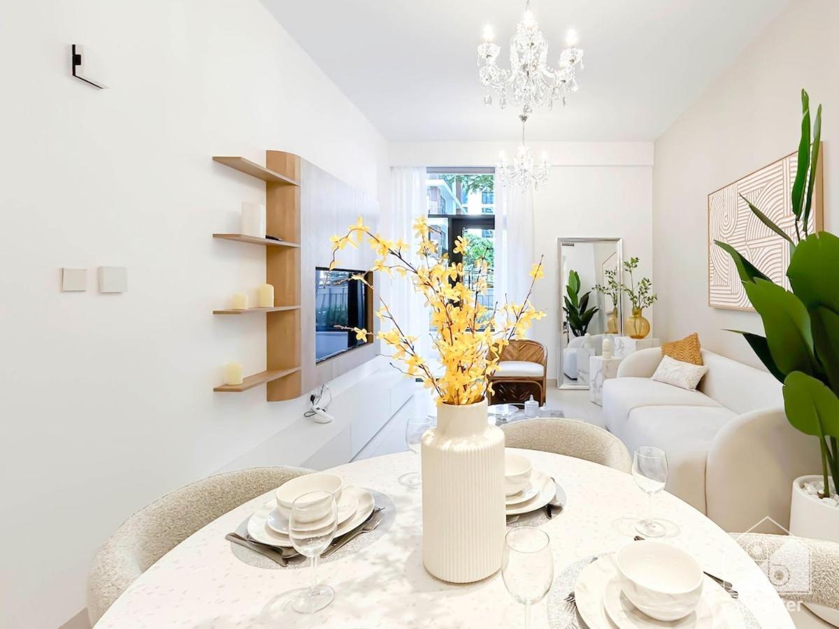 Luxury Design & Stunning Views In Hills Apartment *