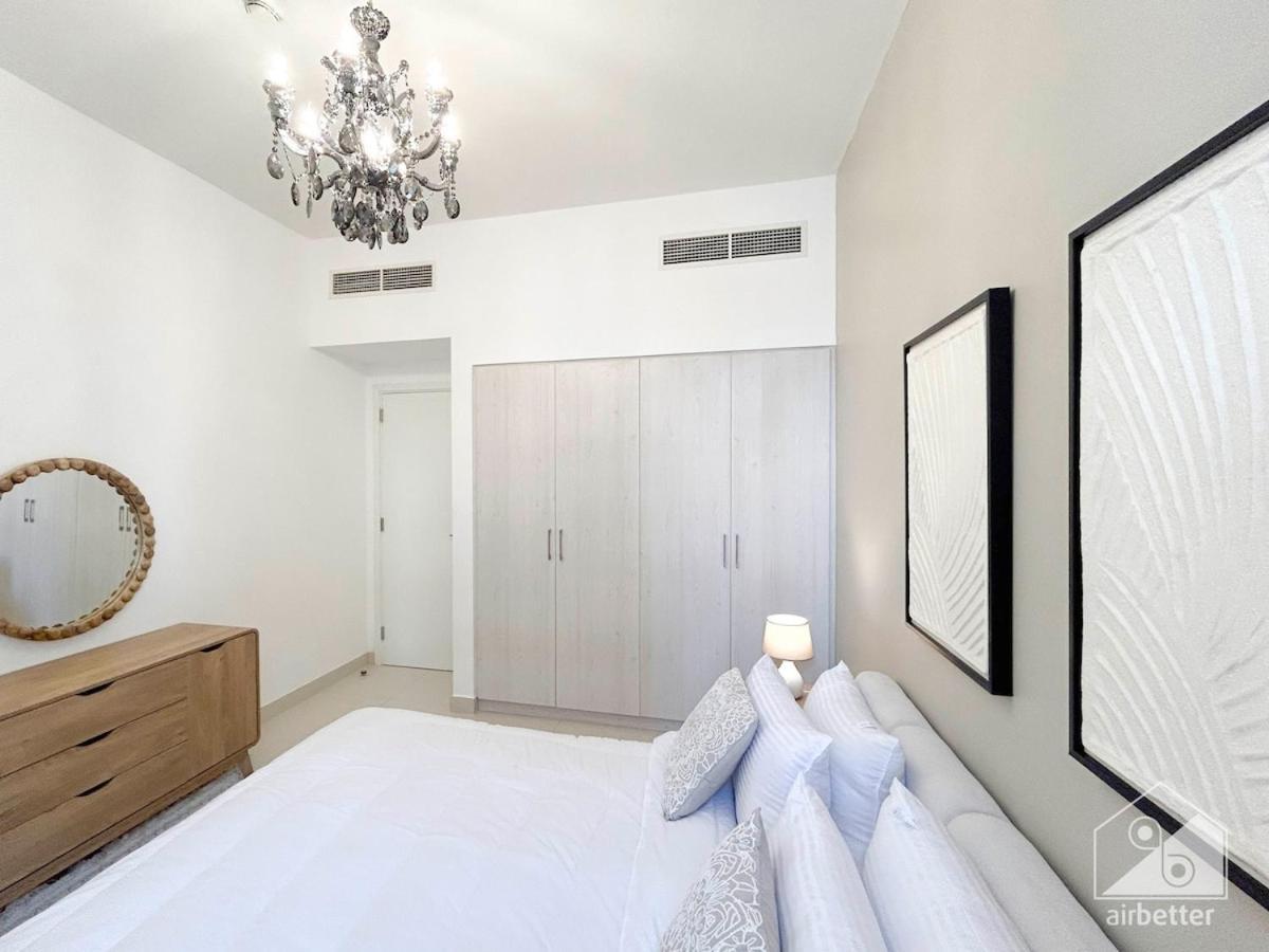 Luxury Design & Stunning Views In Hills Apartment