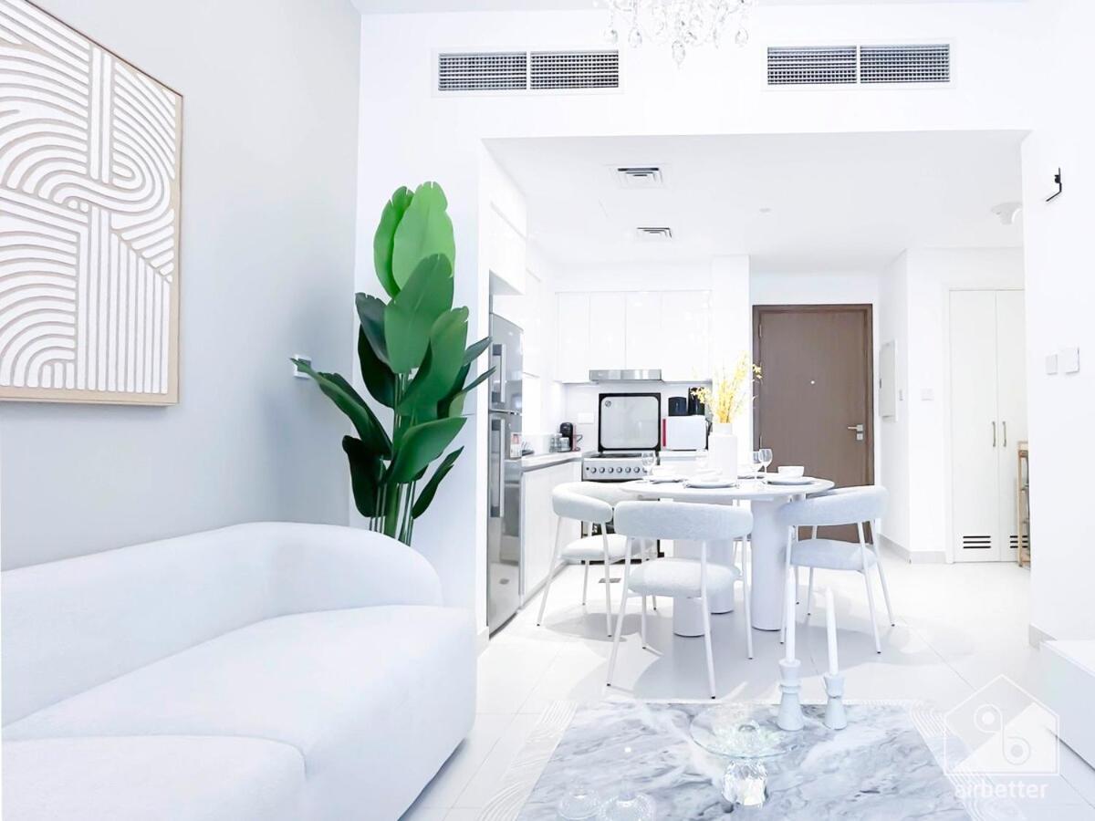 Luxury Design & Stunning Views In Hills