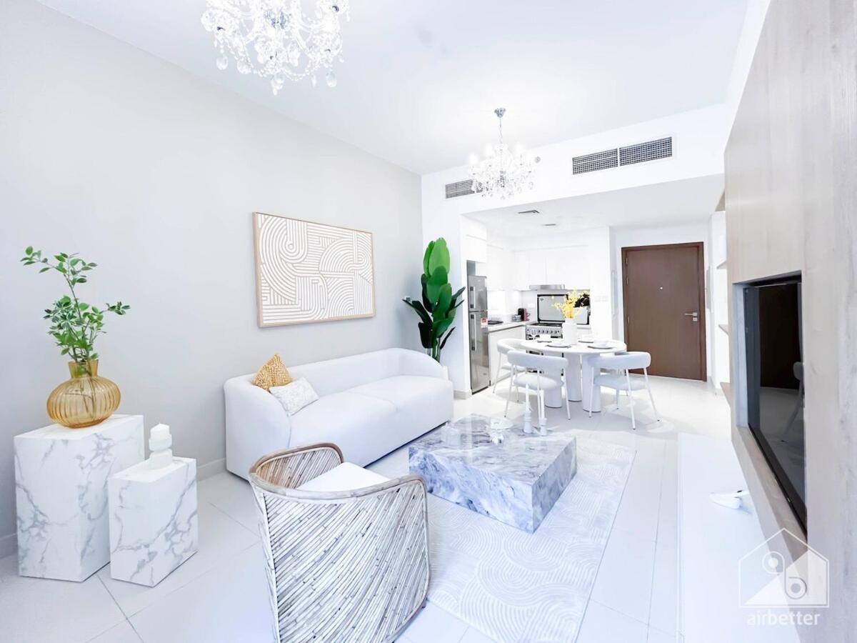 Luxury Design & Stunning Views In Hills