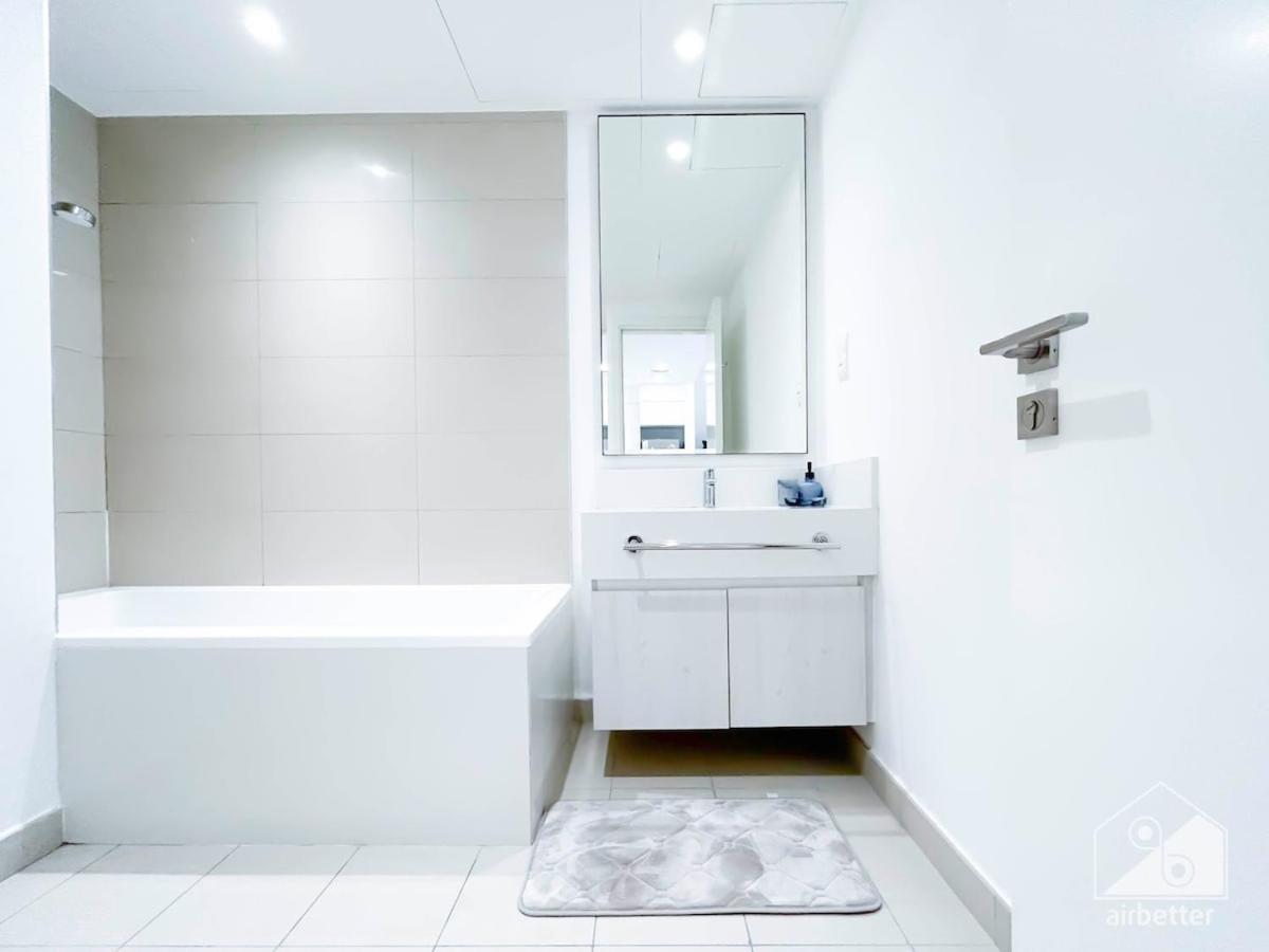 Luxury Design & Stunning Views In Hills Apartment