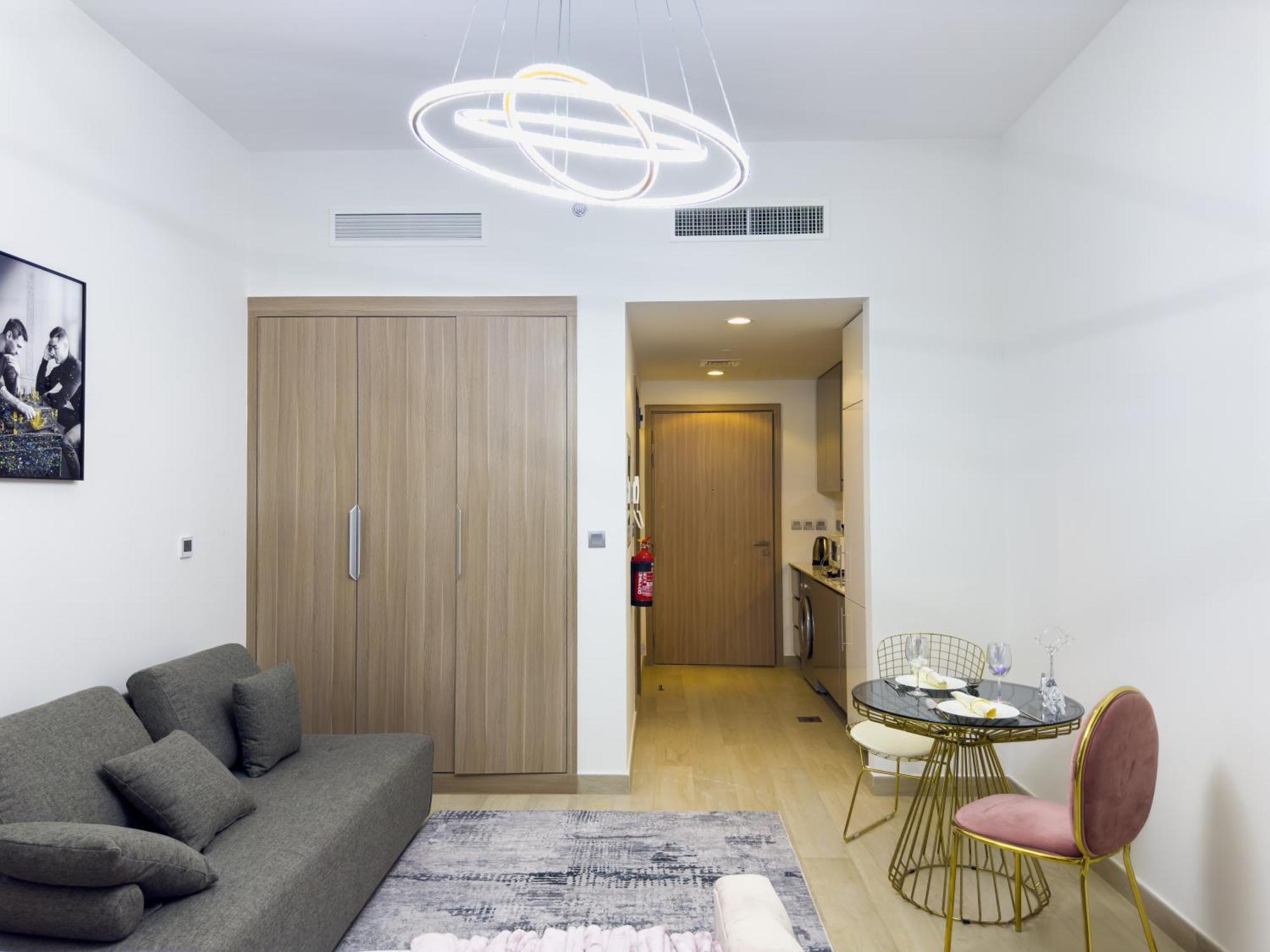 Apartment In Azizi Riviera