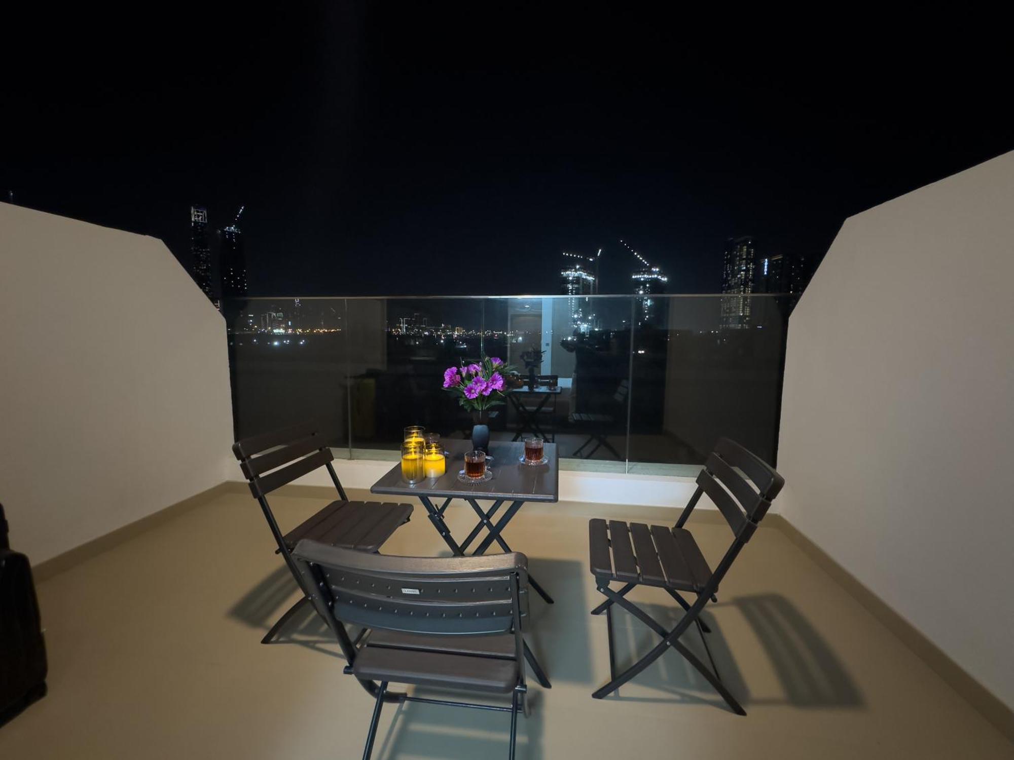 Apartment In Azizi Riviera