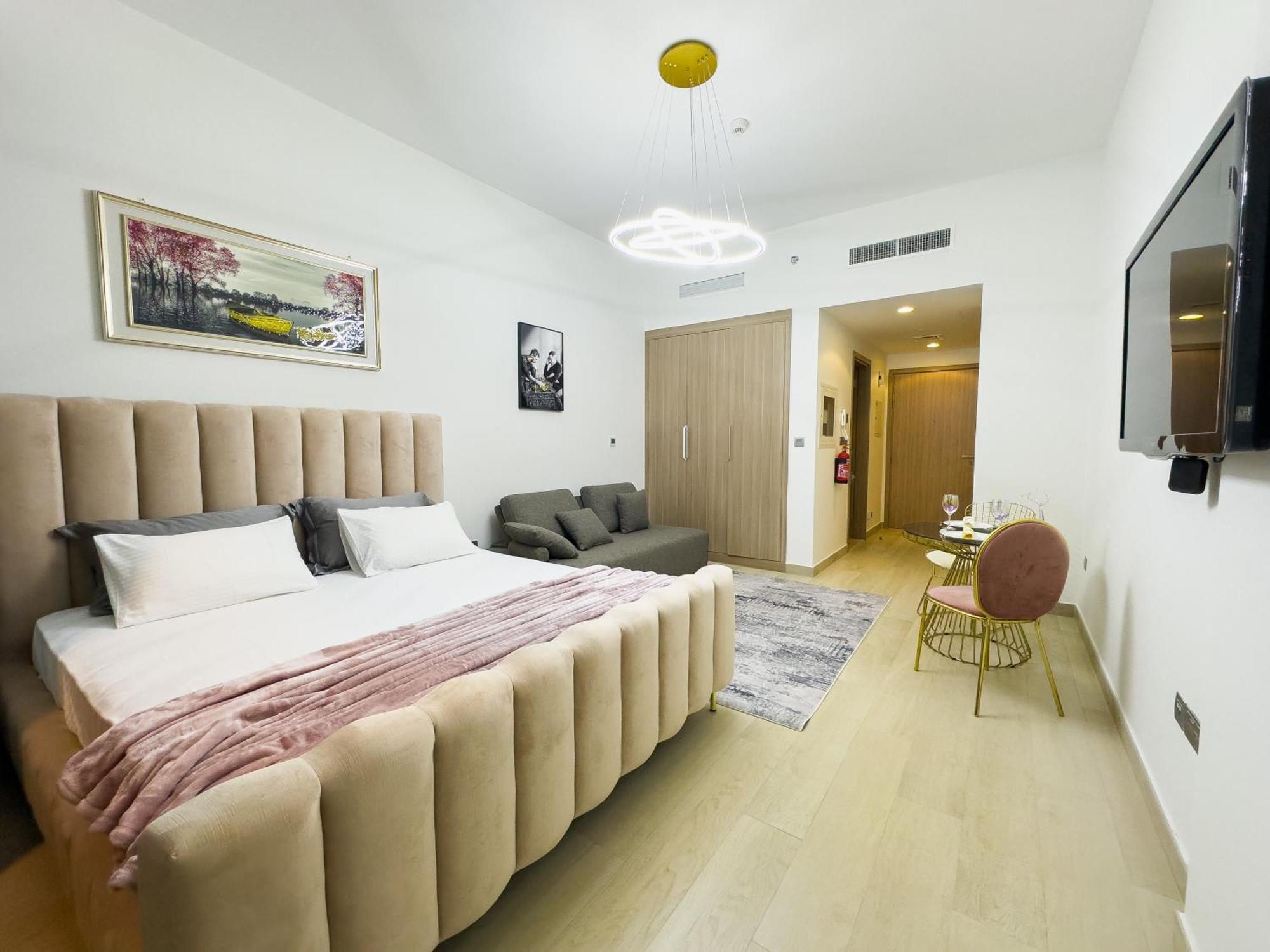 Apartment In Azizi Riviera *