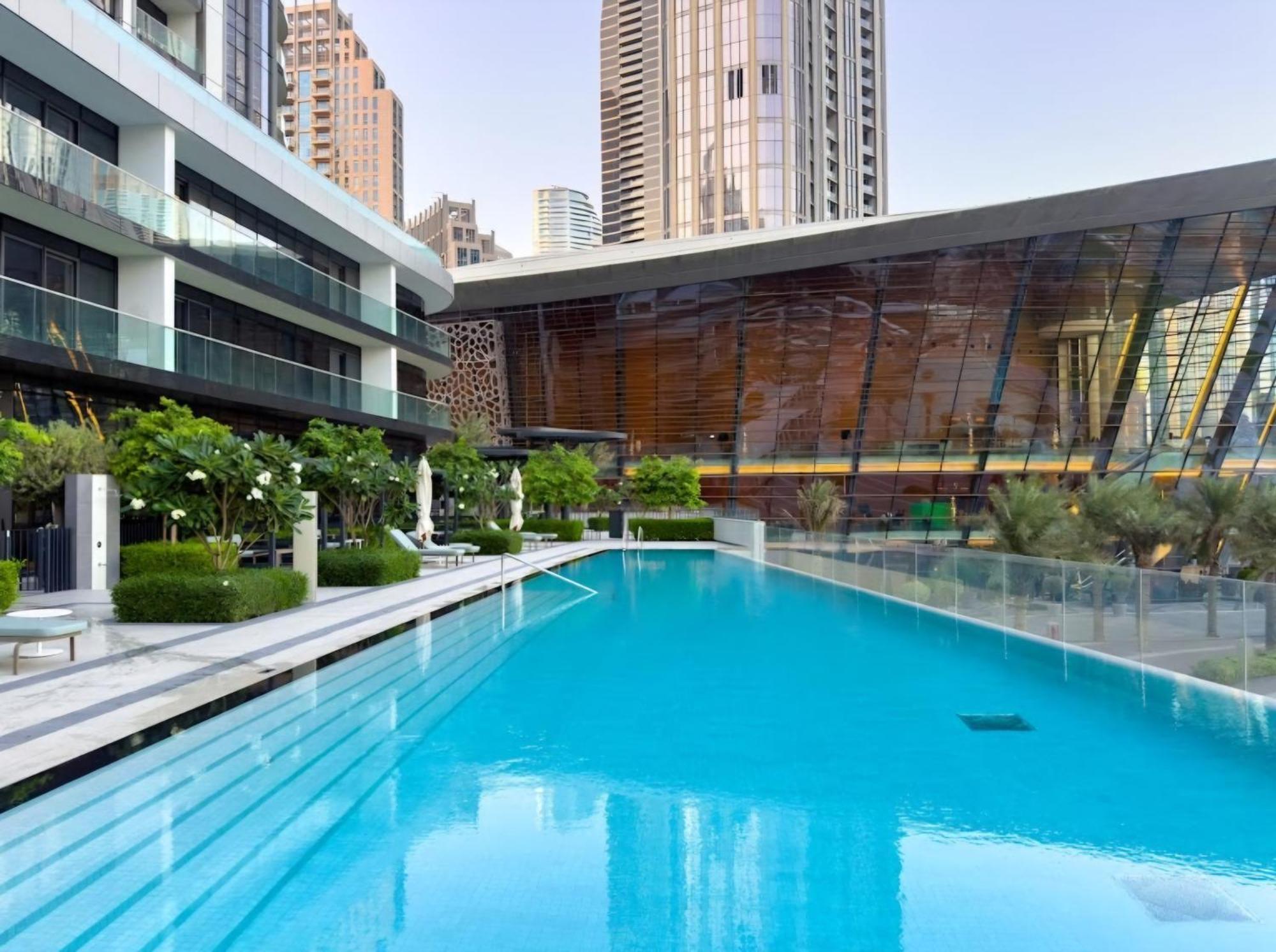 Stylish 2-bedroom Luxury In Downtown With Burj Khalifa & Fountain Views *