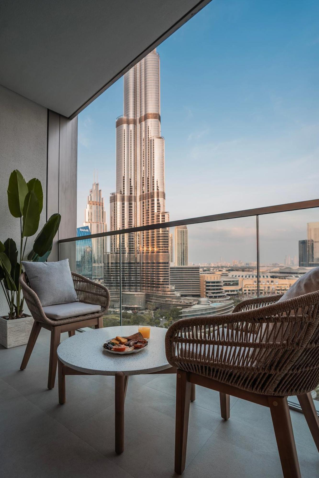 Stylish 2-bedroom Luxury In Downtown With Burj Khalifa & Fountain Views