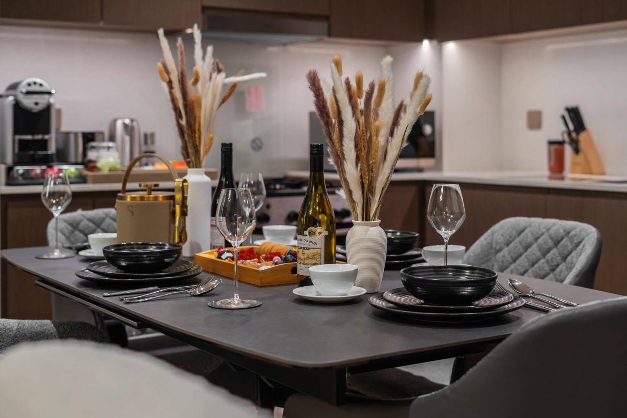 Apartment Stylish 2-bedroom Luxury In Downtown With Burj Khalifa & Fountain Views