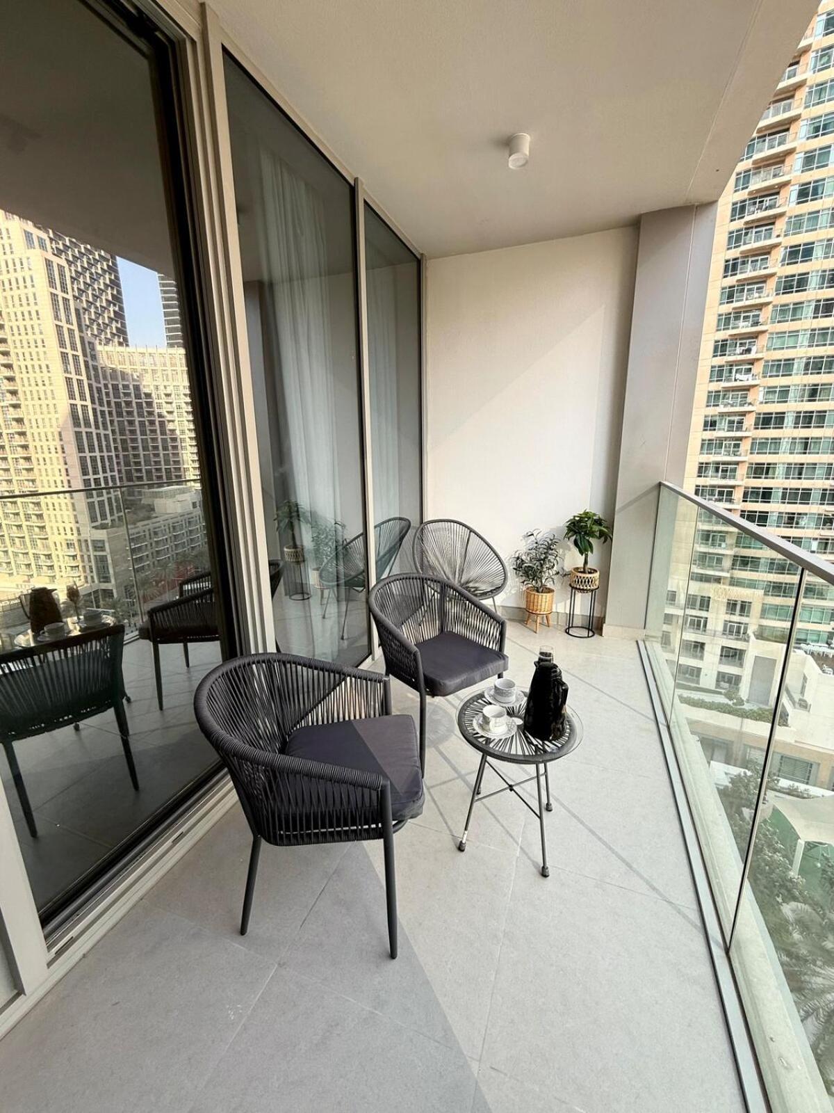 Upgraded Brand New Downtown *